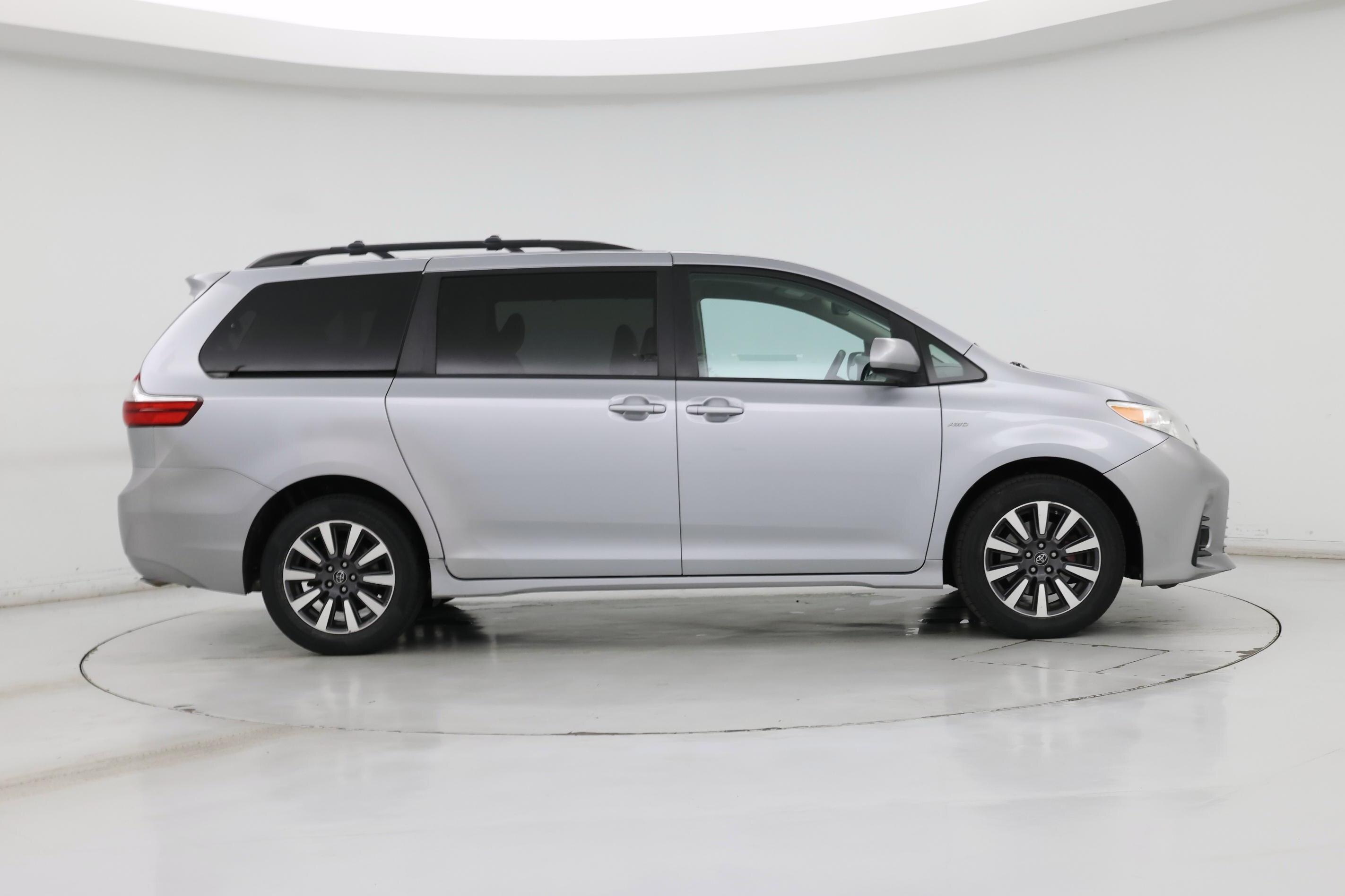 Thumbnail: 2018 Toyota Sienna - 7