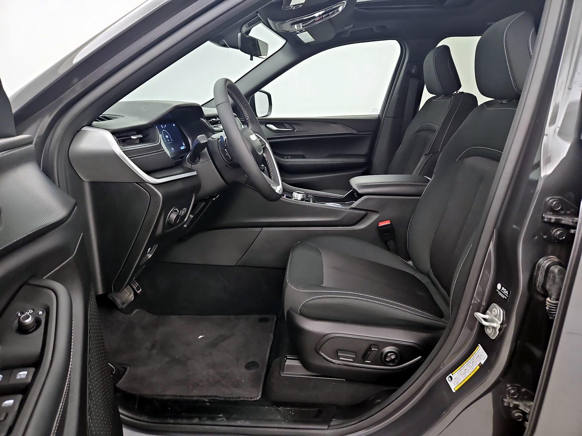 Thumbnail: 2025 Jeep Grand Cherokee - 11