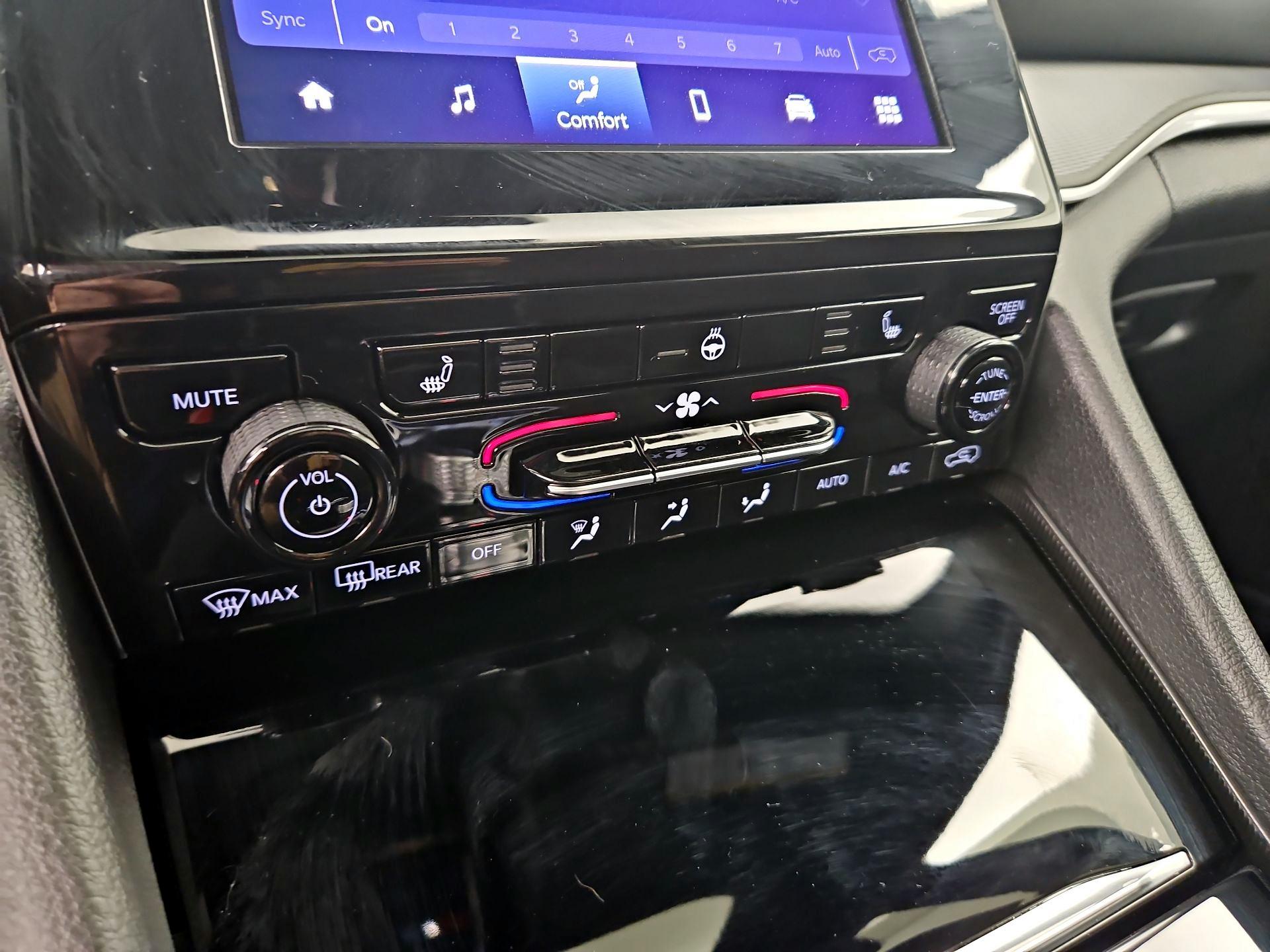 Thumbnail: 2025 Jeep Grand Cherokee - 16