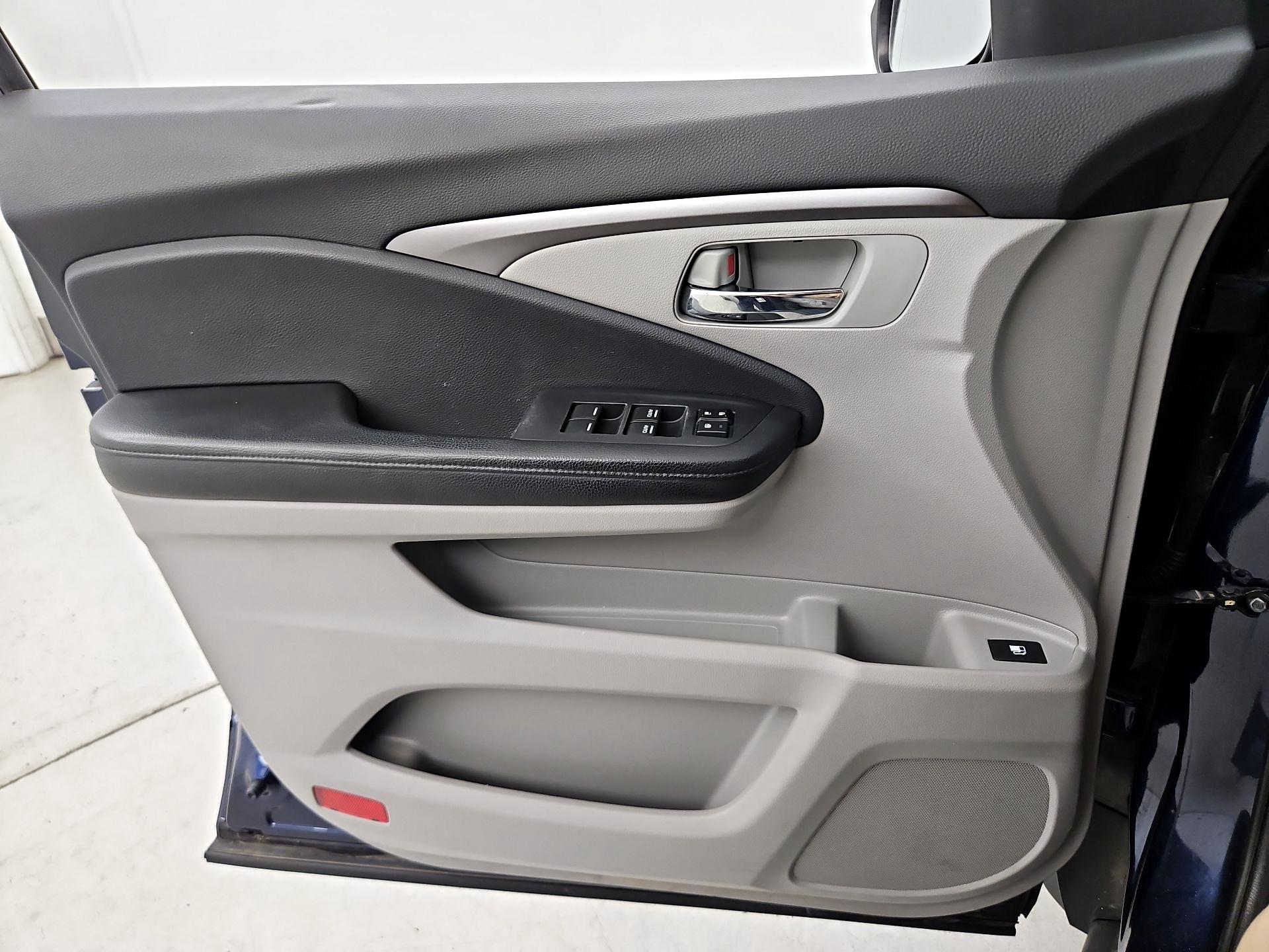 Thumbnail: 2016 Honda Pilot - 12