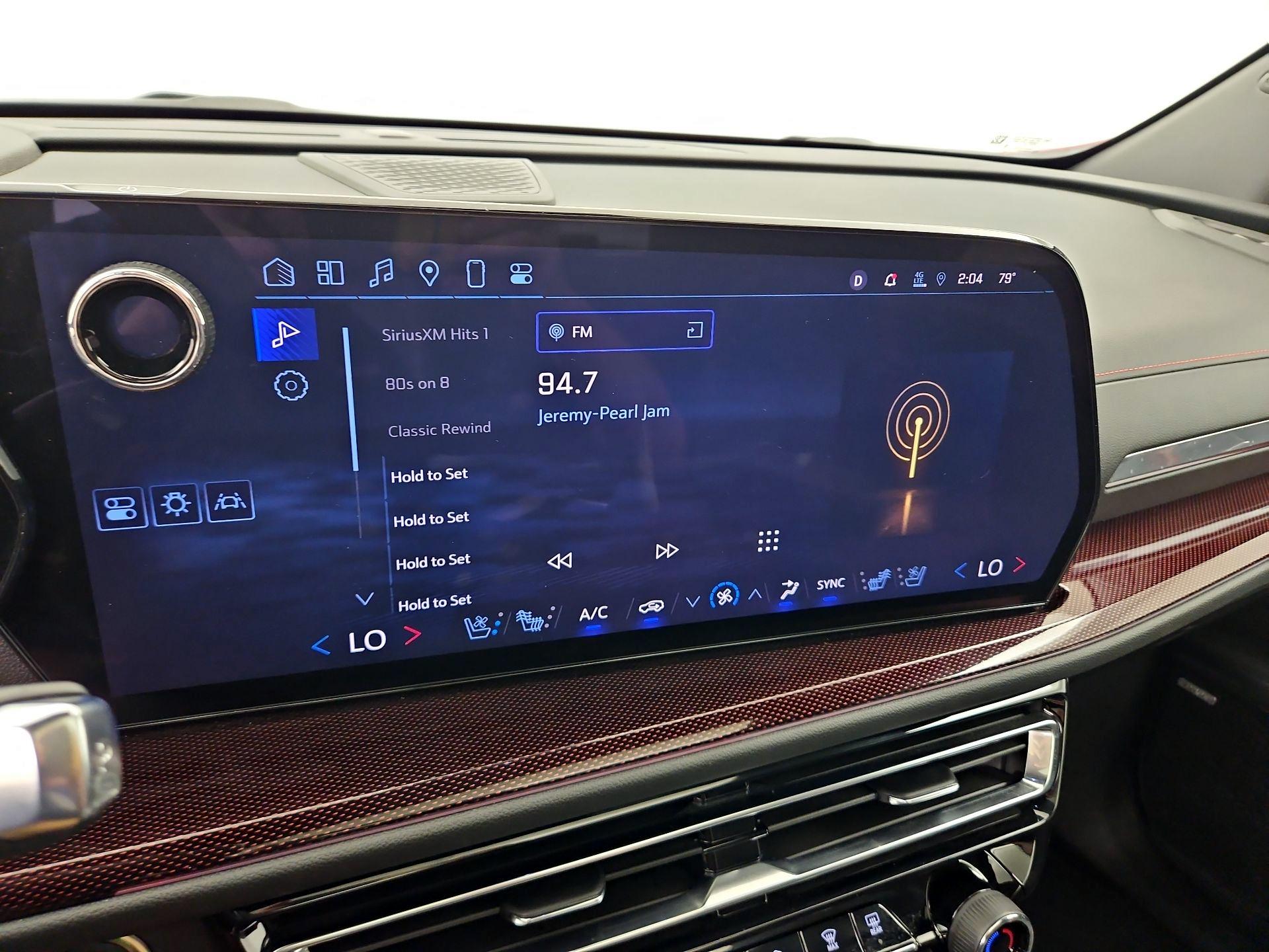 Thumbnail: 2024 Chevrolet Traverse - 16