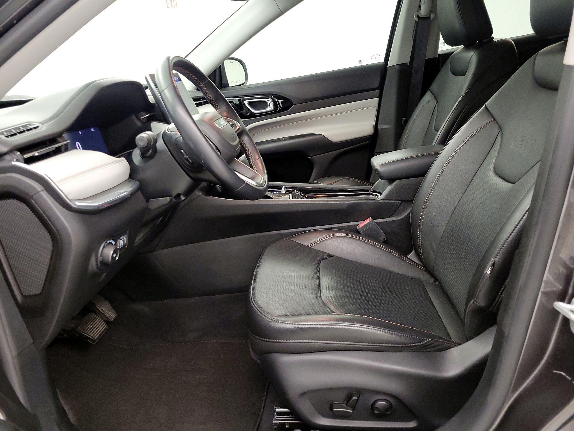 Thumbnail: 2022 Jeep Compass - 11