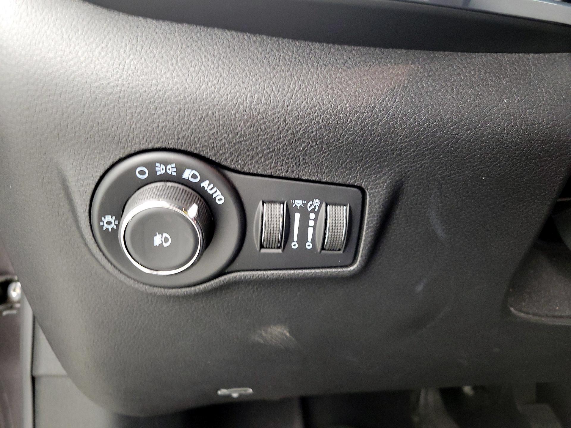 Thumbnail: 2022 Jeep Compass - 13