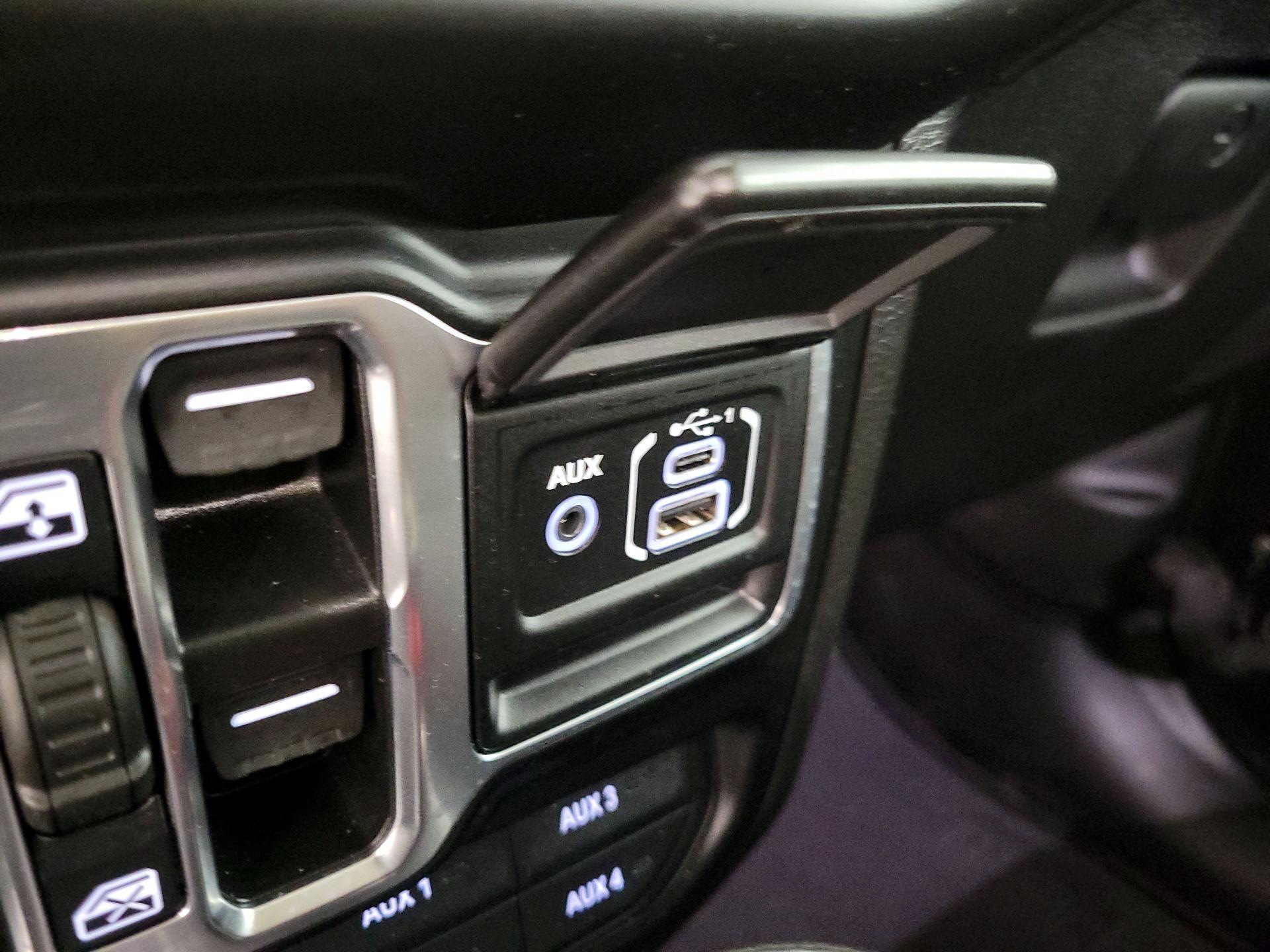 Thumbnail: 2021 Jeep Wrangler - 18