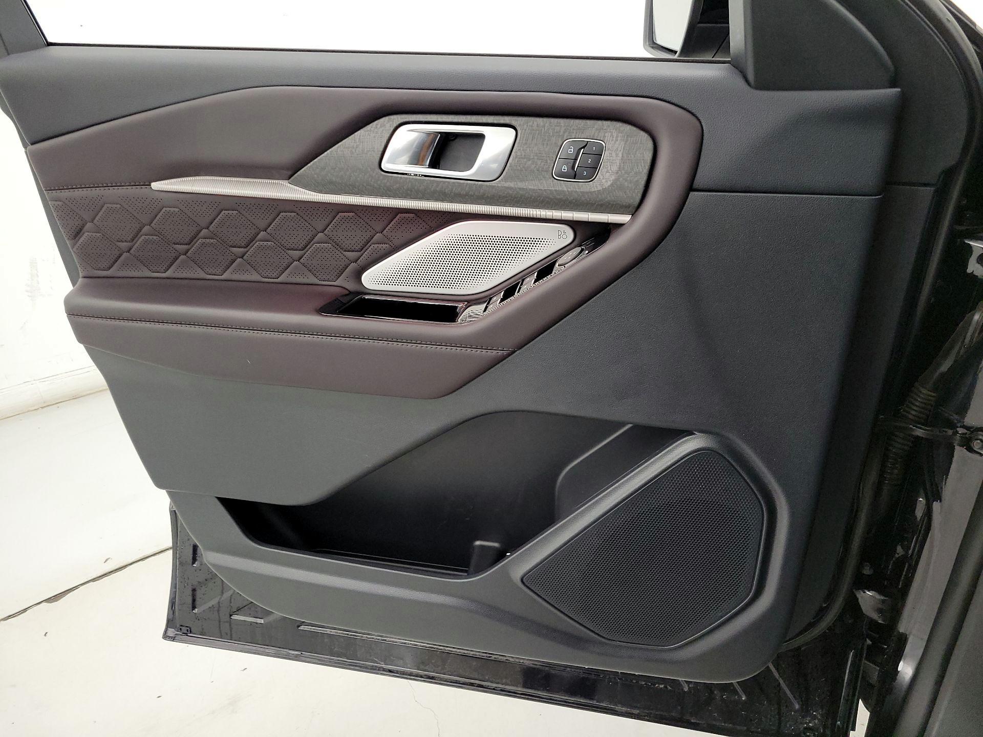 Thumbnail: 2025 Ford Explorer - 12