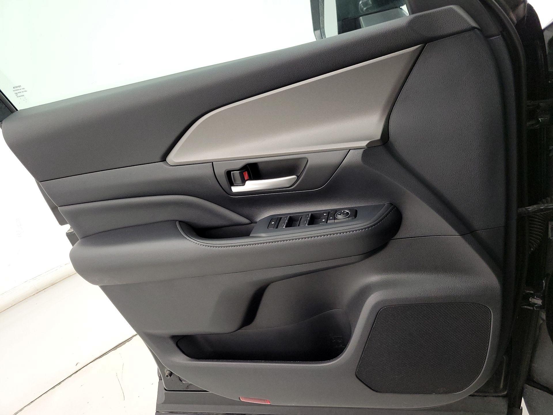 Thumbnail: 2025 Toyota Grand Highlander - 12