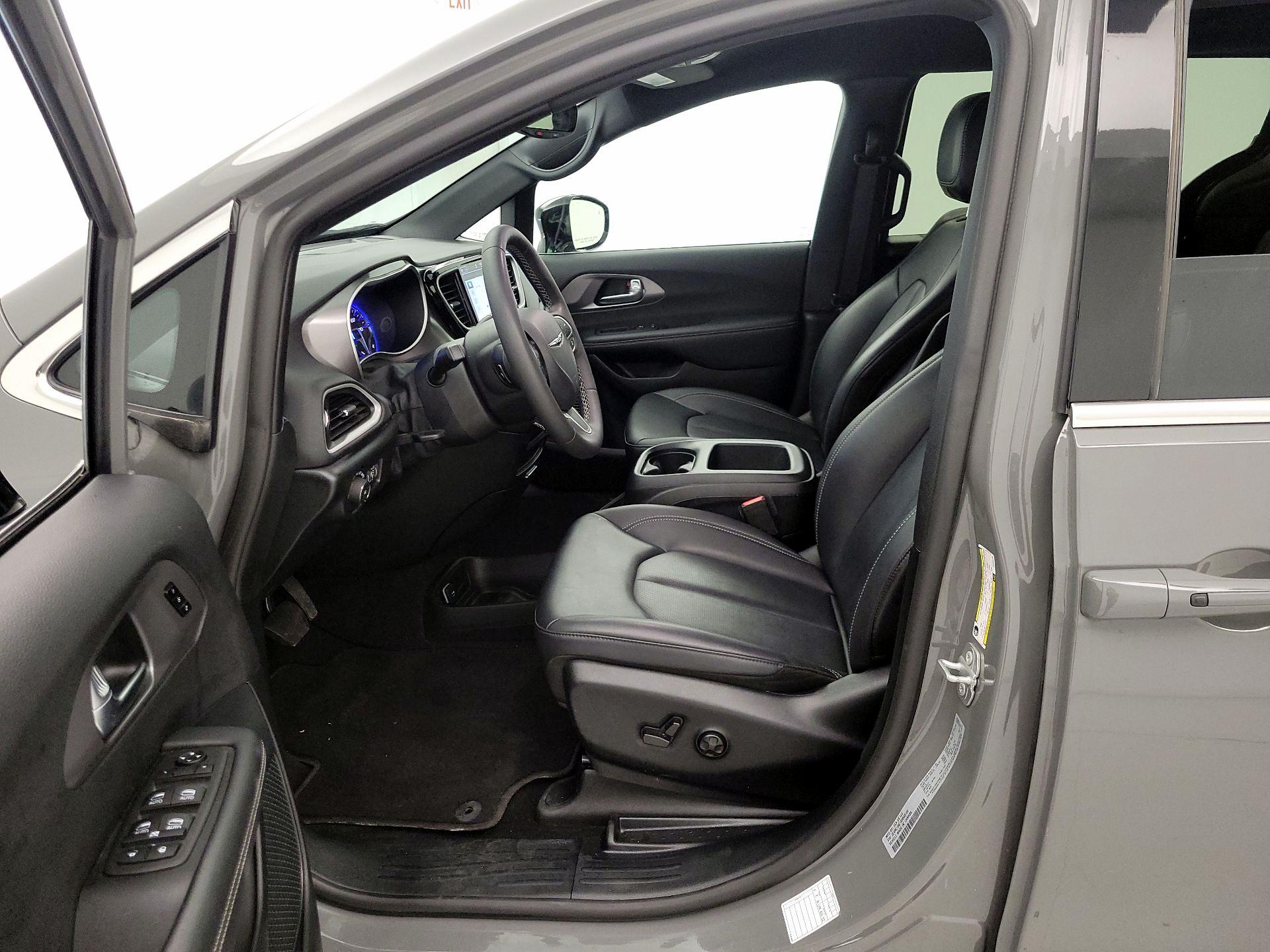 Thumbnail: 2025 Chrysler Pacifica - 11