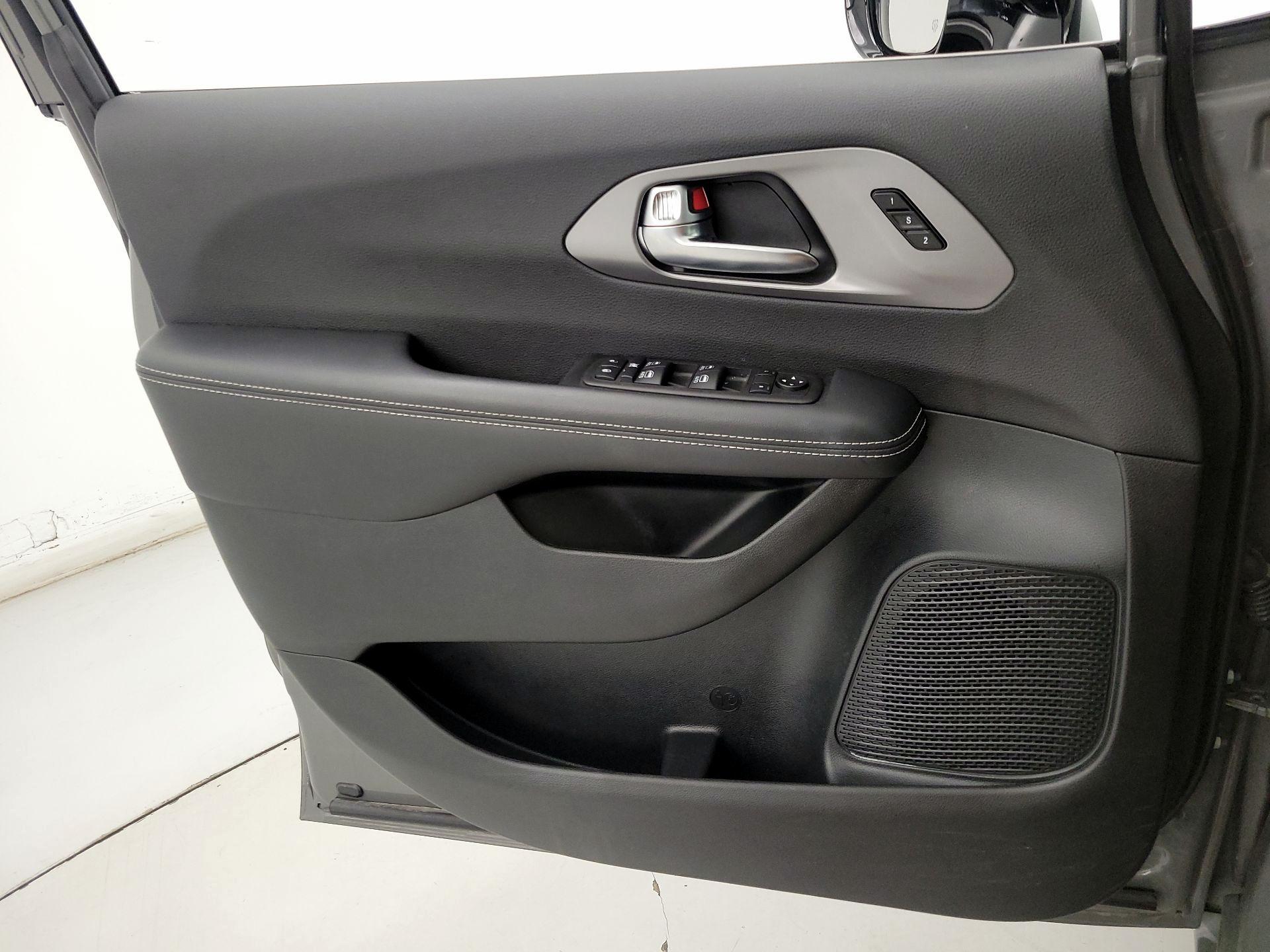 Thumbnail: 2025 Chrysler Pacifica - 12