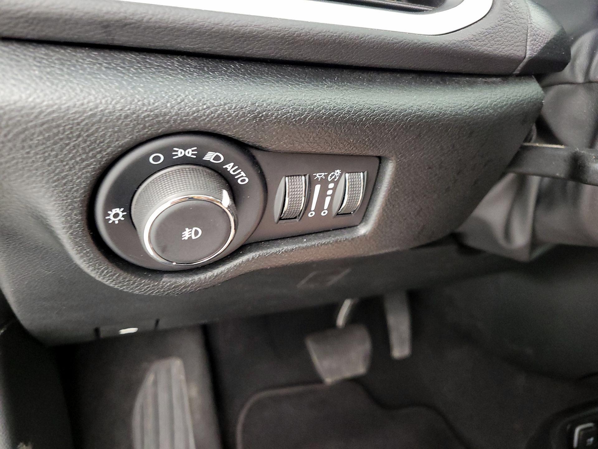 Thumbnail: 2025 Chrysler Pacifica - 13