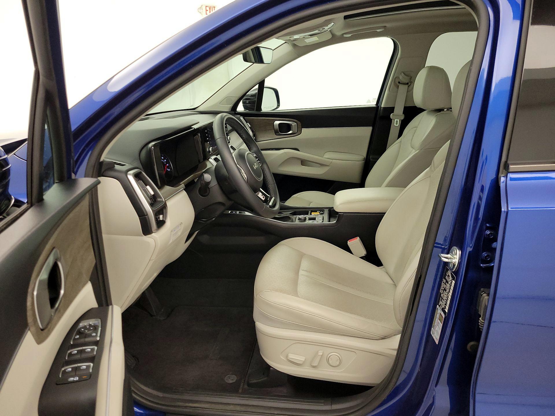 Thumbnail: 2023 Kia Sorento - 11