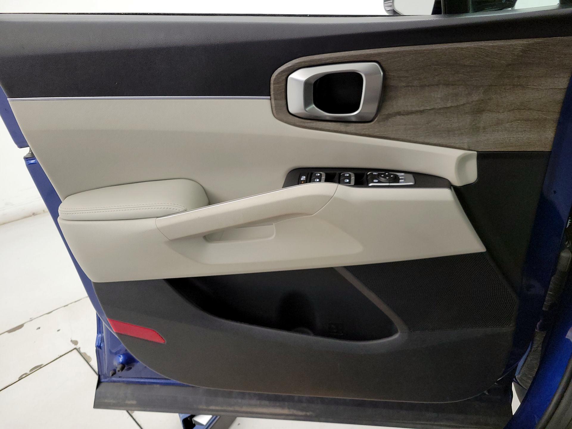 Thumbnail: 2023 Kia Sorento - 12