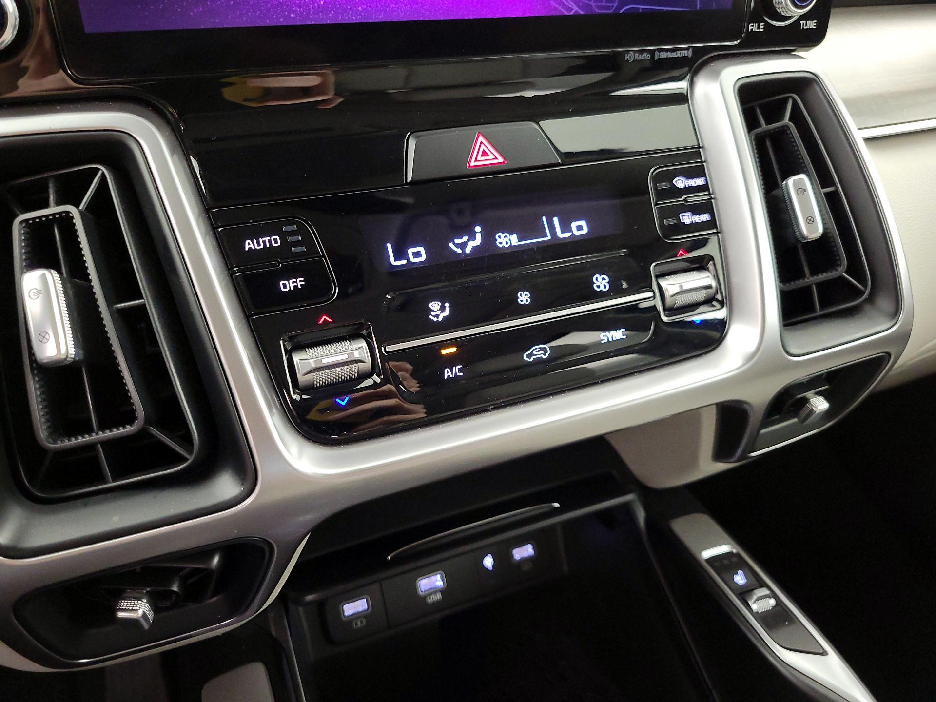 Thumbnail: 2023 Kia Sorento - 17