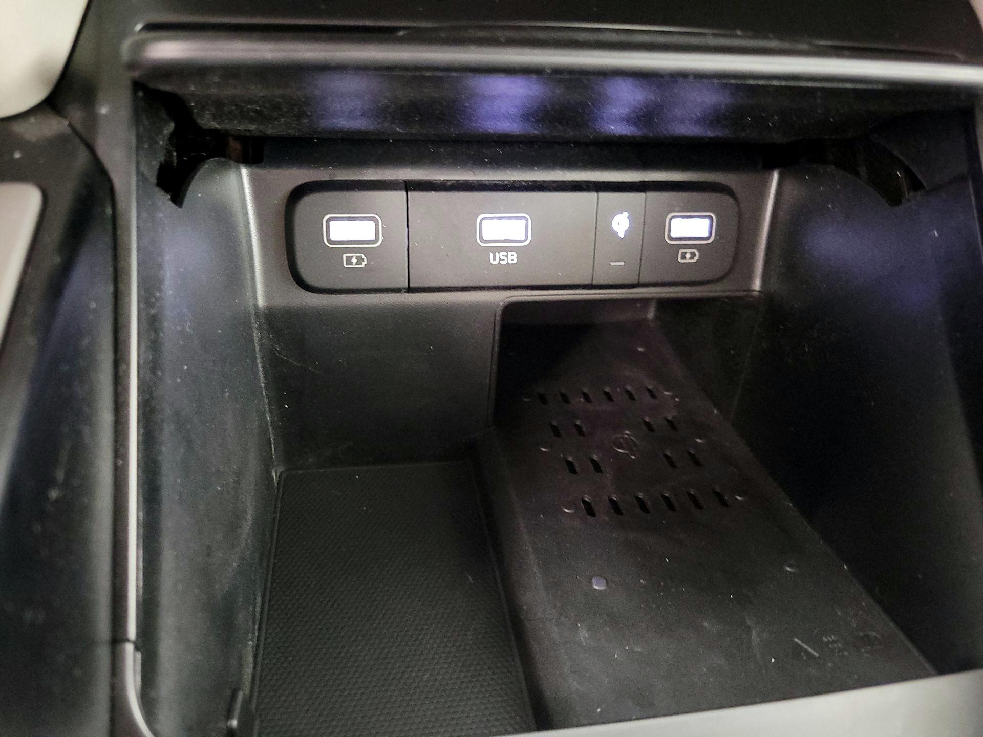 Thumbnail: 2023 Kia Sorento - 19