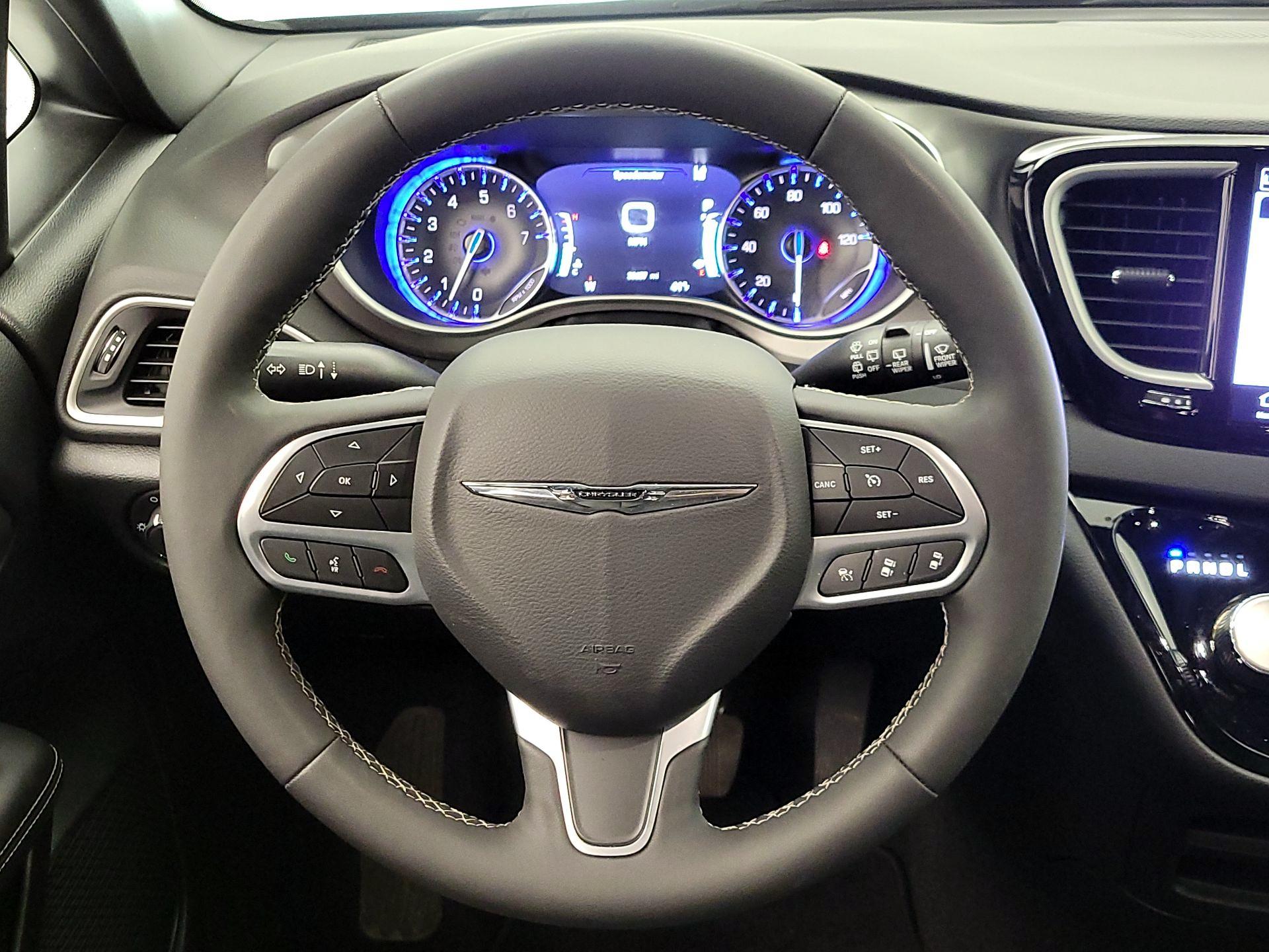 Thumbnail: 2025 Chrysler Pacifica - 10