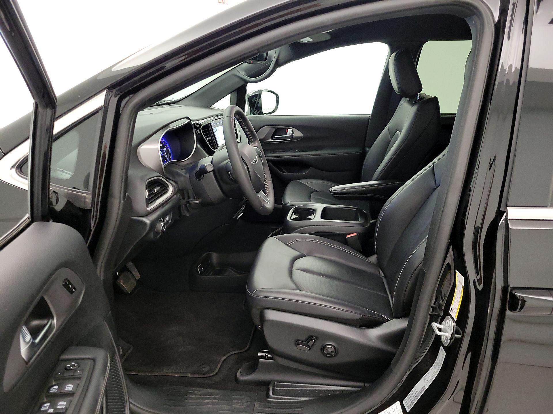 Thumbnail: 2025 Chrysler Pacifica - 11