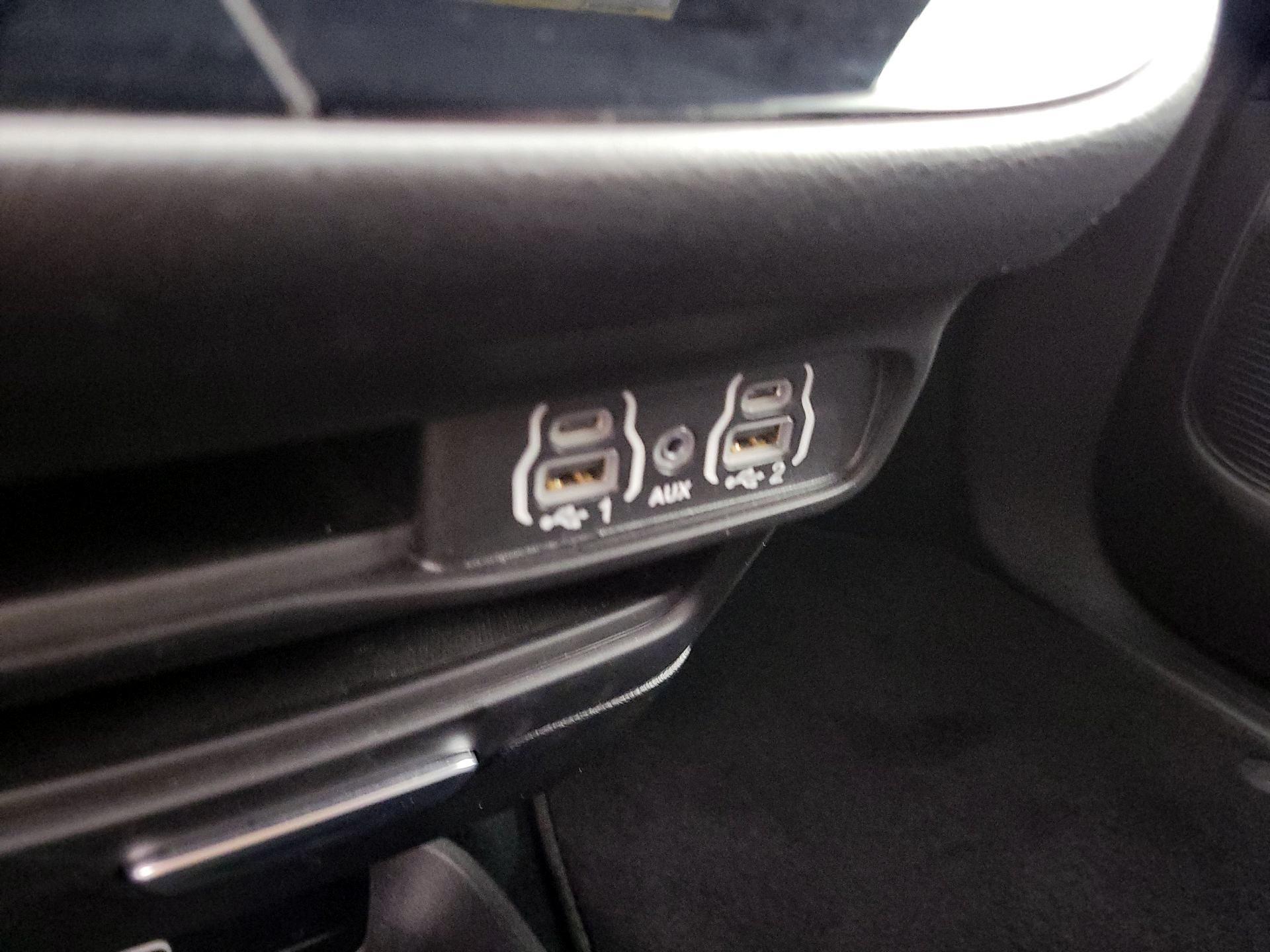 Thumbnail: 2025 Chrysler Pacifica - 18