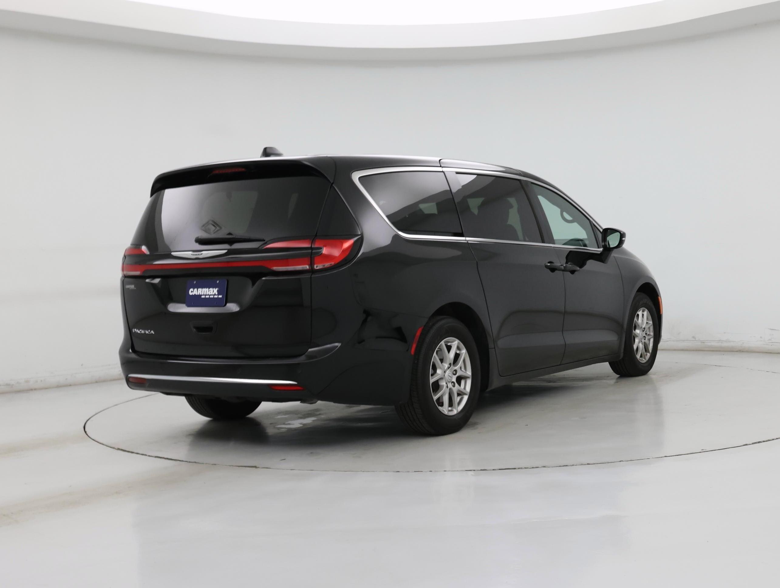 Thumbnail: 2025 Chrysler Pacifica - 8