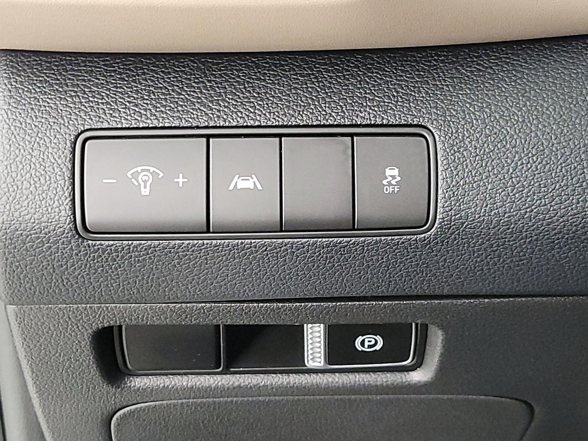 Thumbnail: 2023 Hyundai Santa Fe - 13