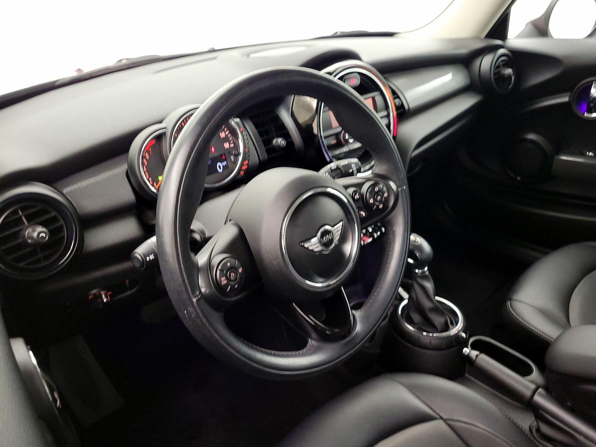 Thumbnail: 2016 MINI Cooper Hardtop - 9