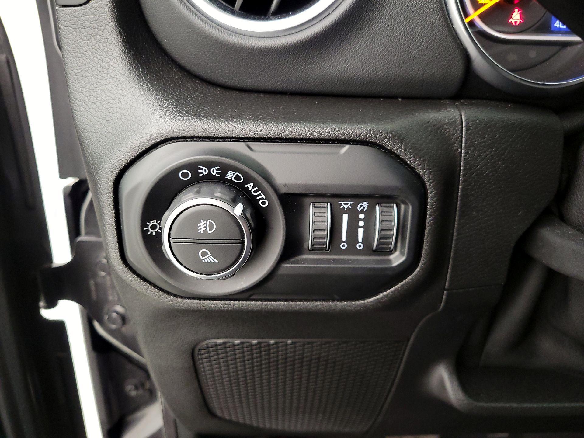 Thumbnail: 2020 Jeep Gladiator - 13