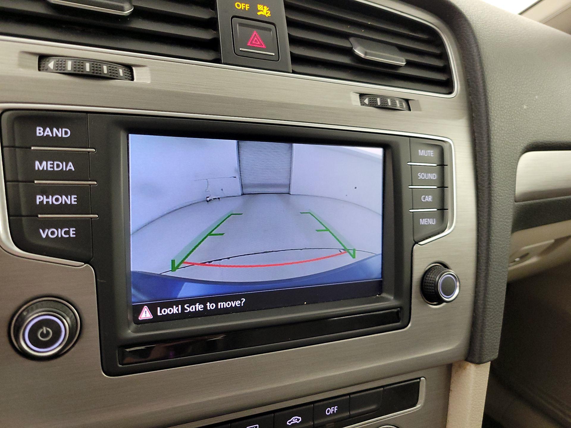 Thumbnail: 2016 Volkswagen Golf - 14