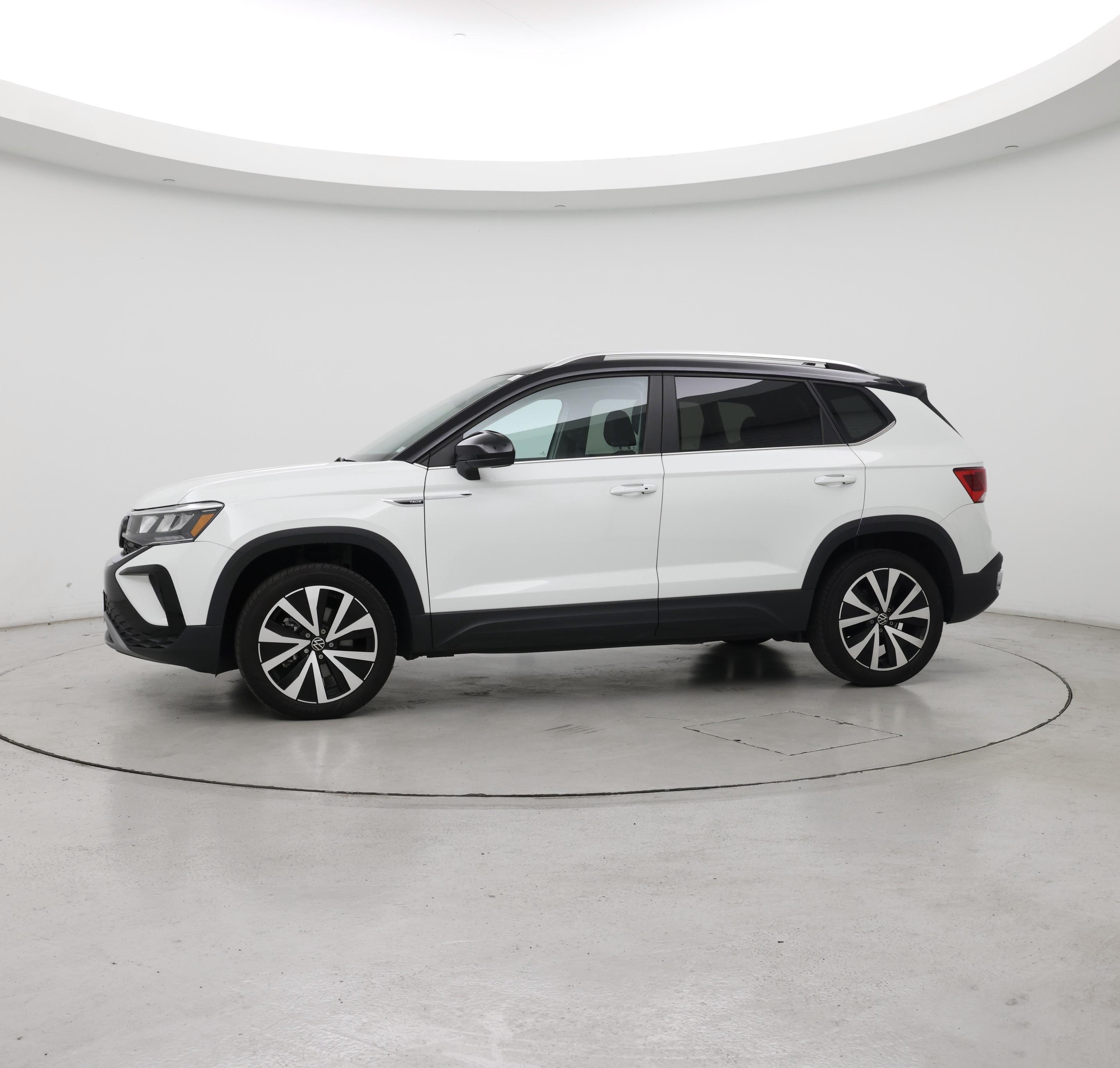 Thumbnail: 2023 Volkswagen Taos - 3