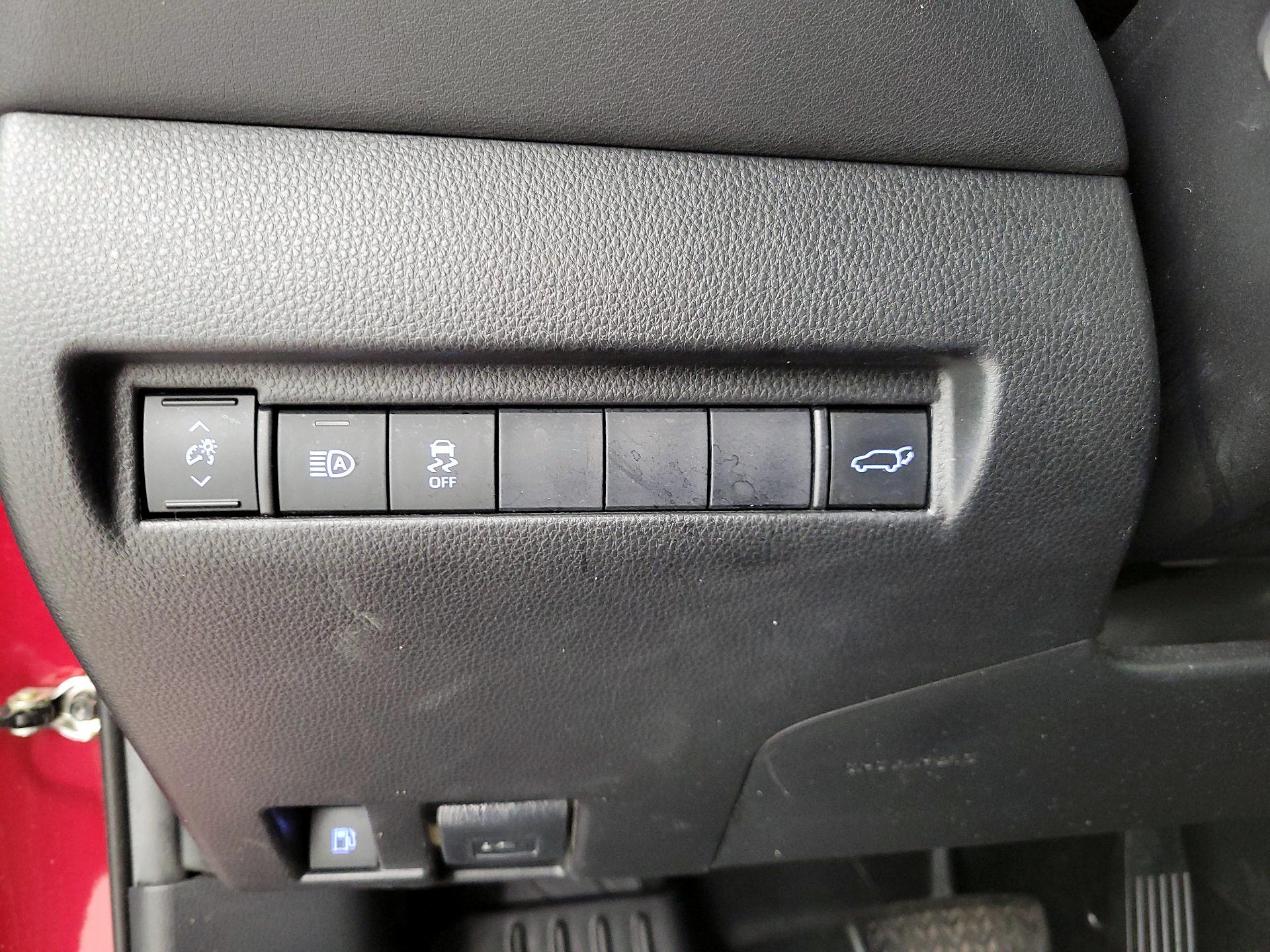 Thumbnail: 2021 Toyota Venza - 13