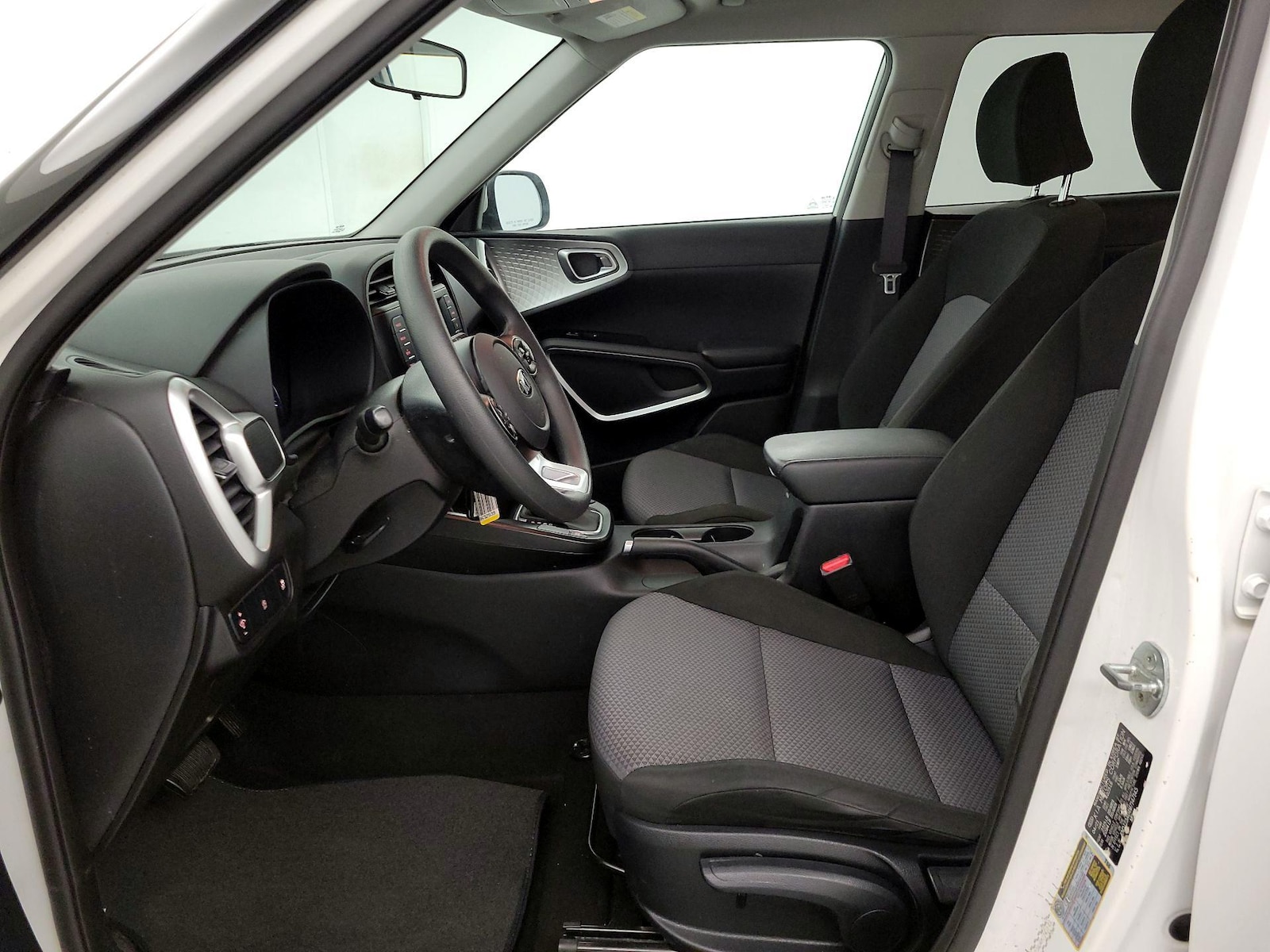 2021 Kia Soul LX - Photo 12