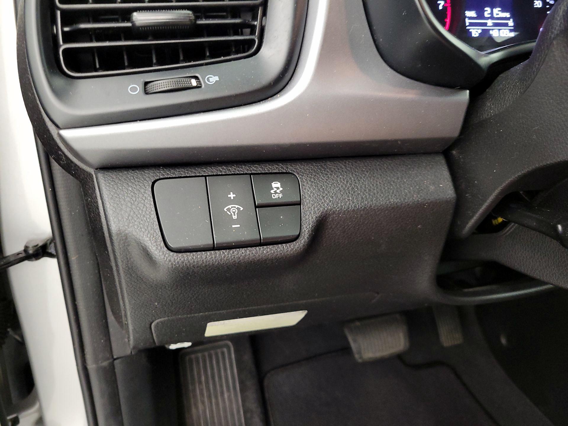 Thumbnail: 2022 Kia Rio - 13