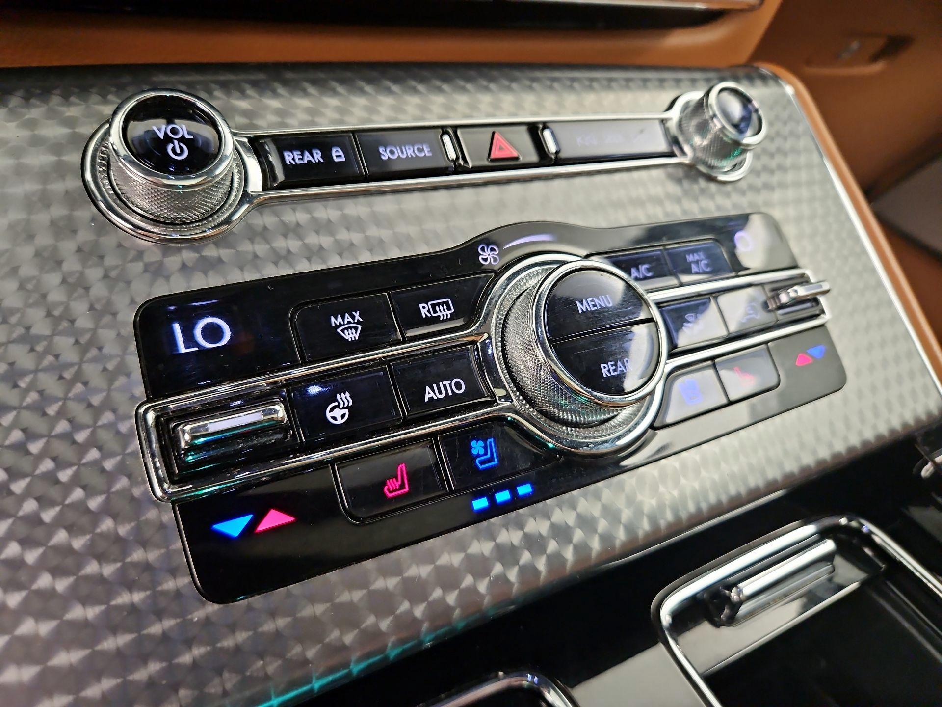 Thumbnail: 2020 Lincoln Aviator - 17