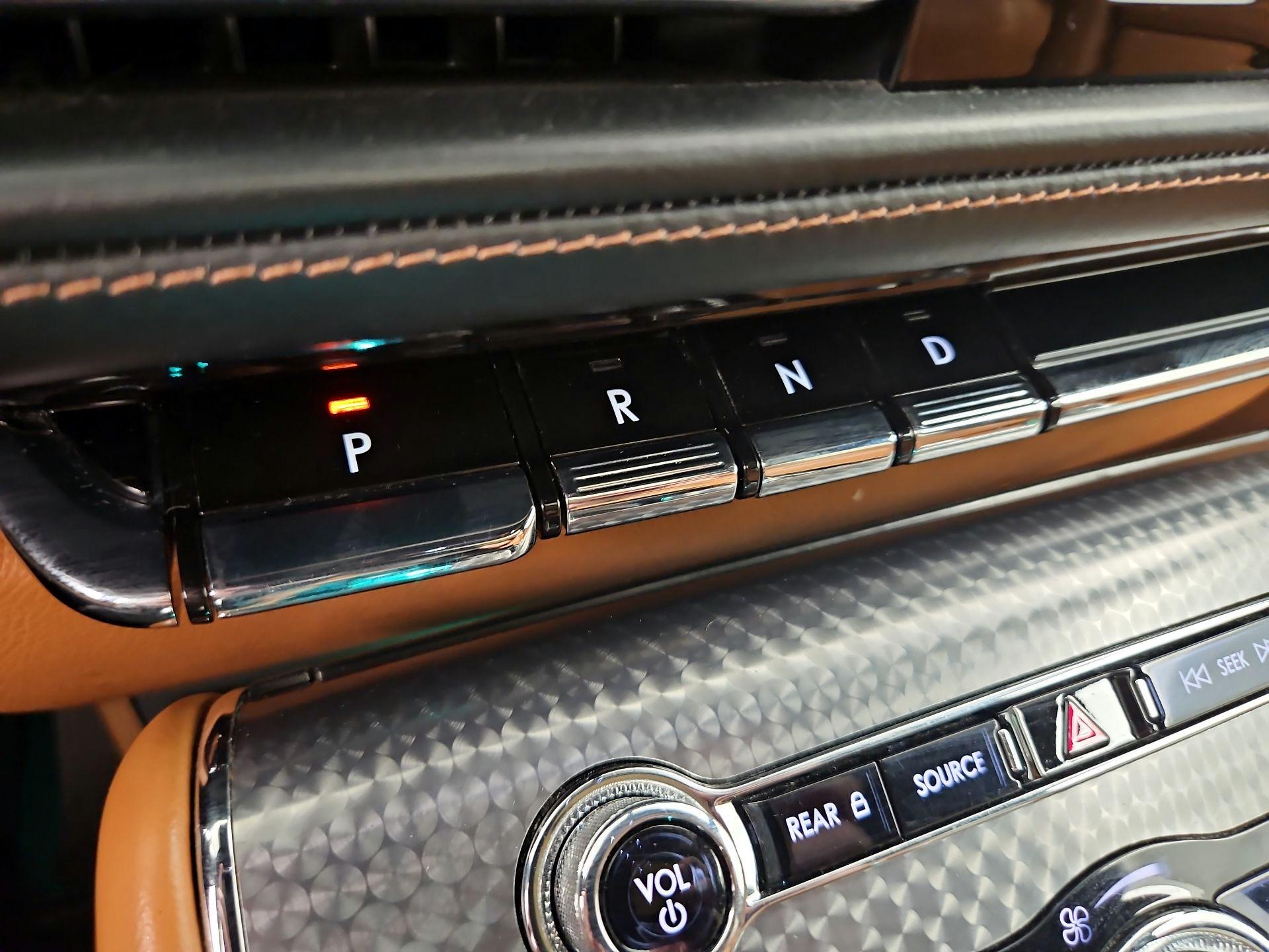 Thumbnail: 2020 Lincoln Aviator - 18