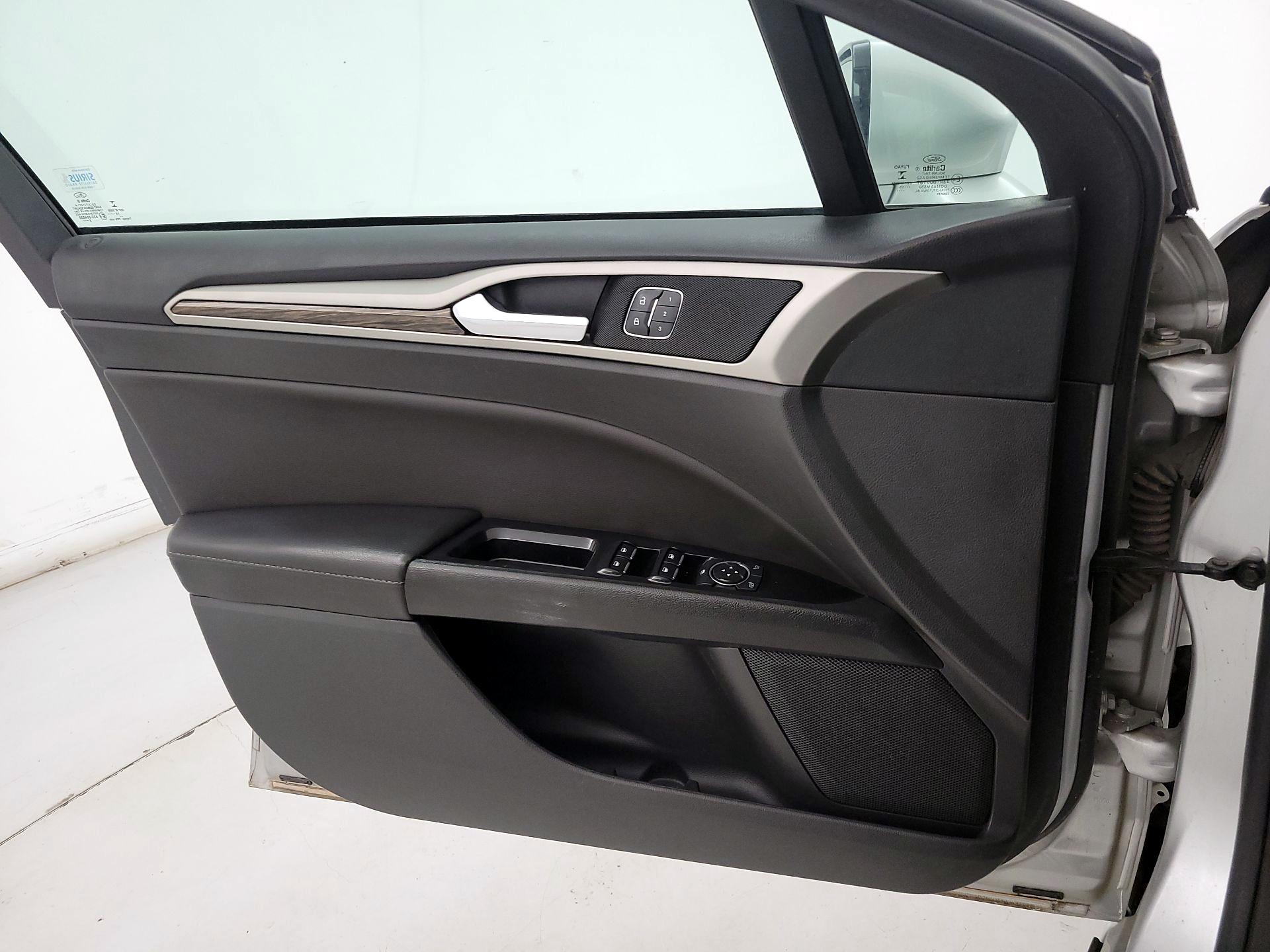 Thumbnail: 2016 Ford Fusion - 12