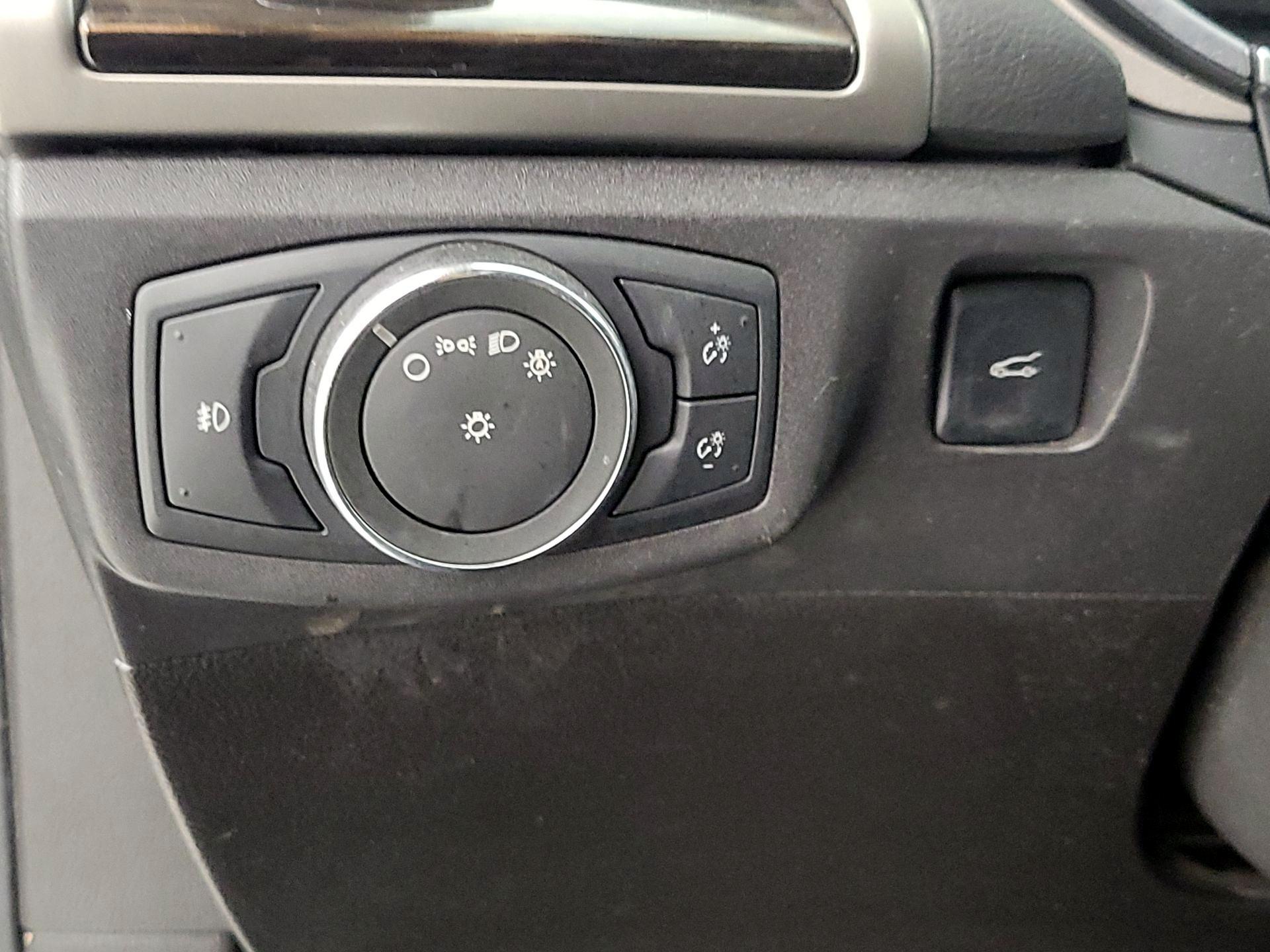 Thumbnail: 2016 Ford Fusion - 13