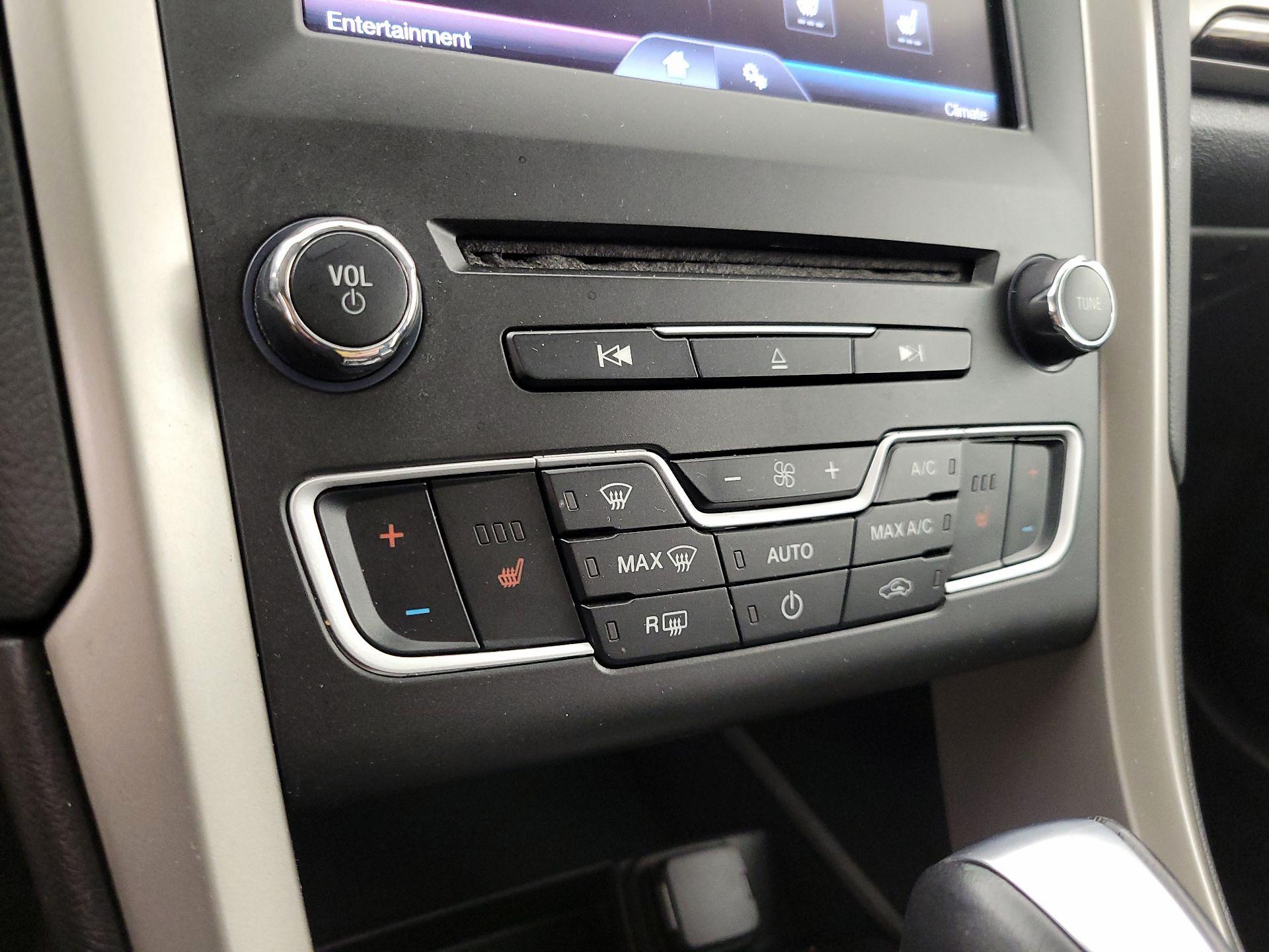 Thumbnail: 2016 Ford Fusion - 16