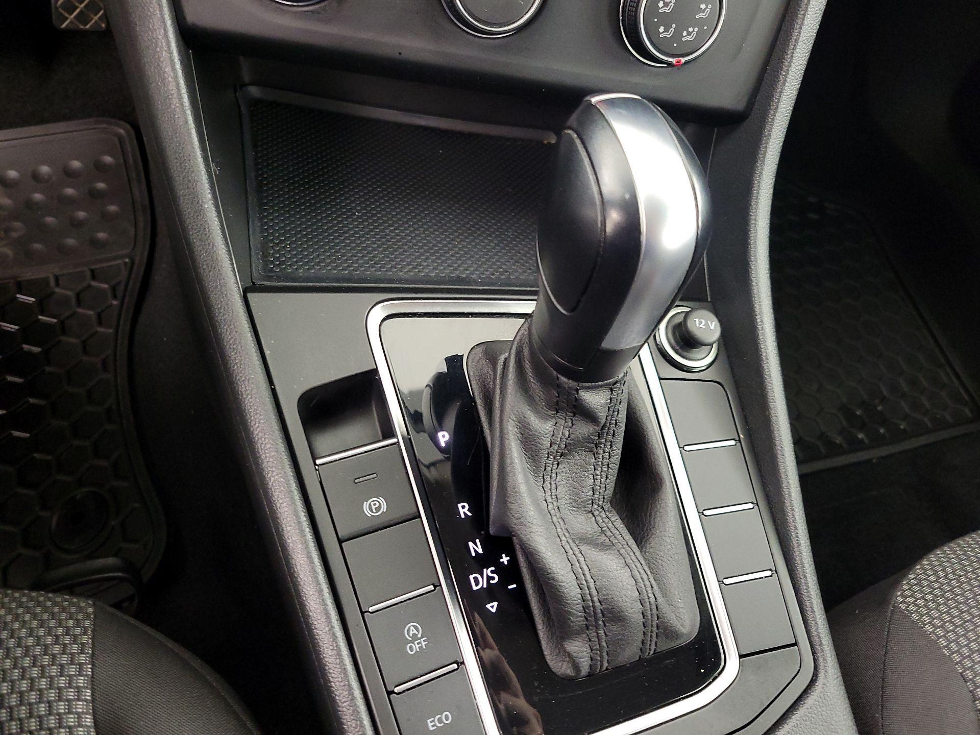 Thumbnail: 2019 Volkswagen Jetta - 17