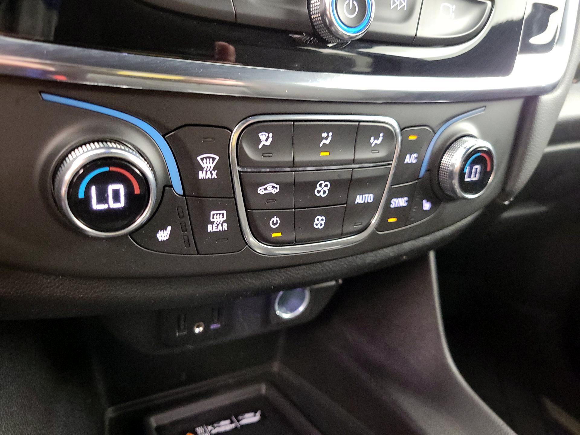 Thumbnail: 2023 Chevrolet Traverse - 16