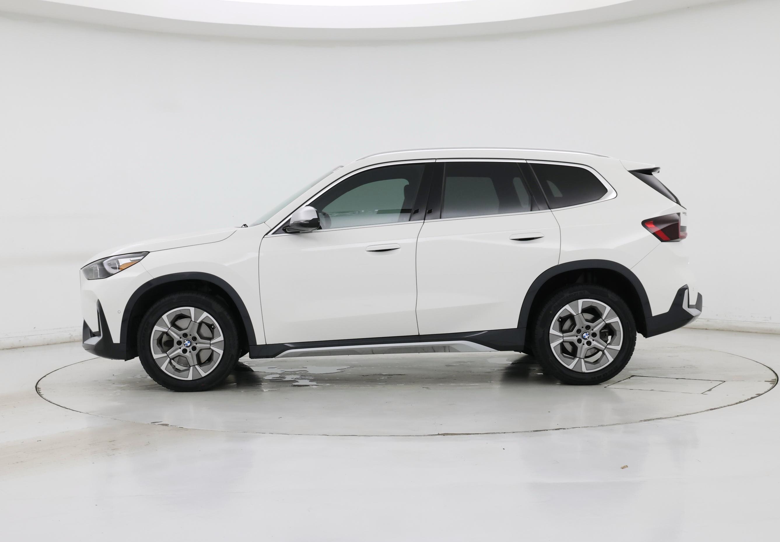 Thumbnail: 2023 BMW X1 - 3