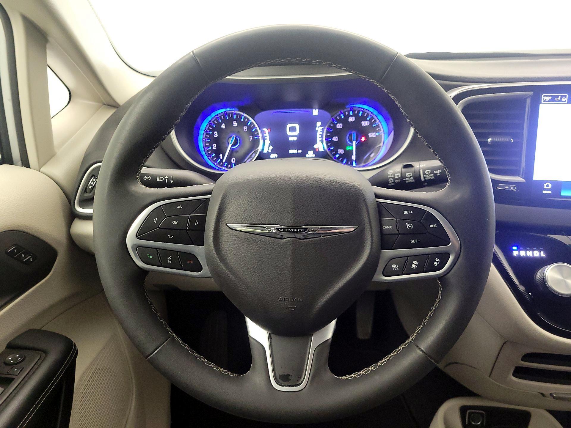 Thumbnail: 2024 Chrysler Pacifica - 10