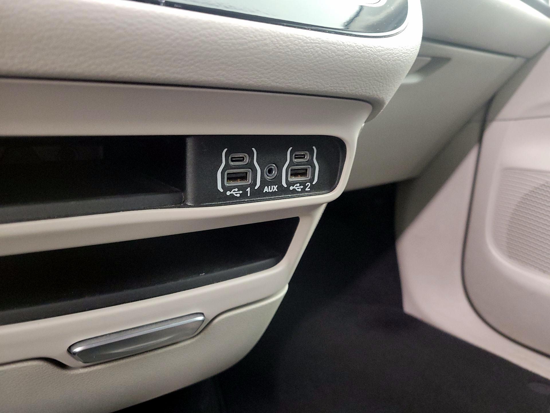 Thumbnail: 2024 Chrysler Pacifica - 18