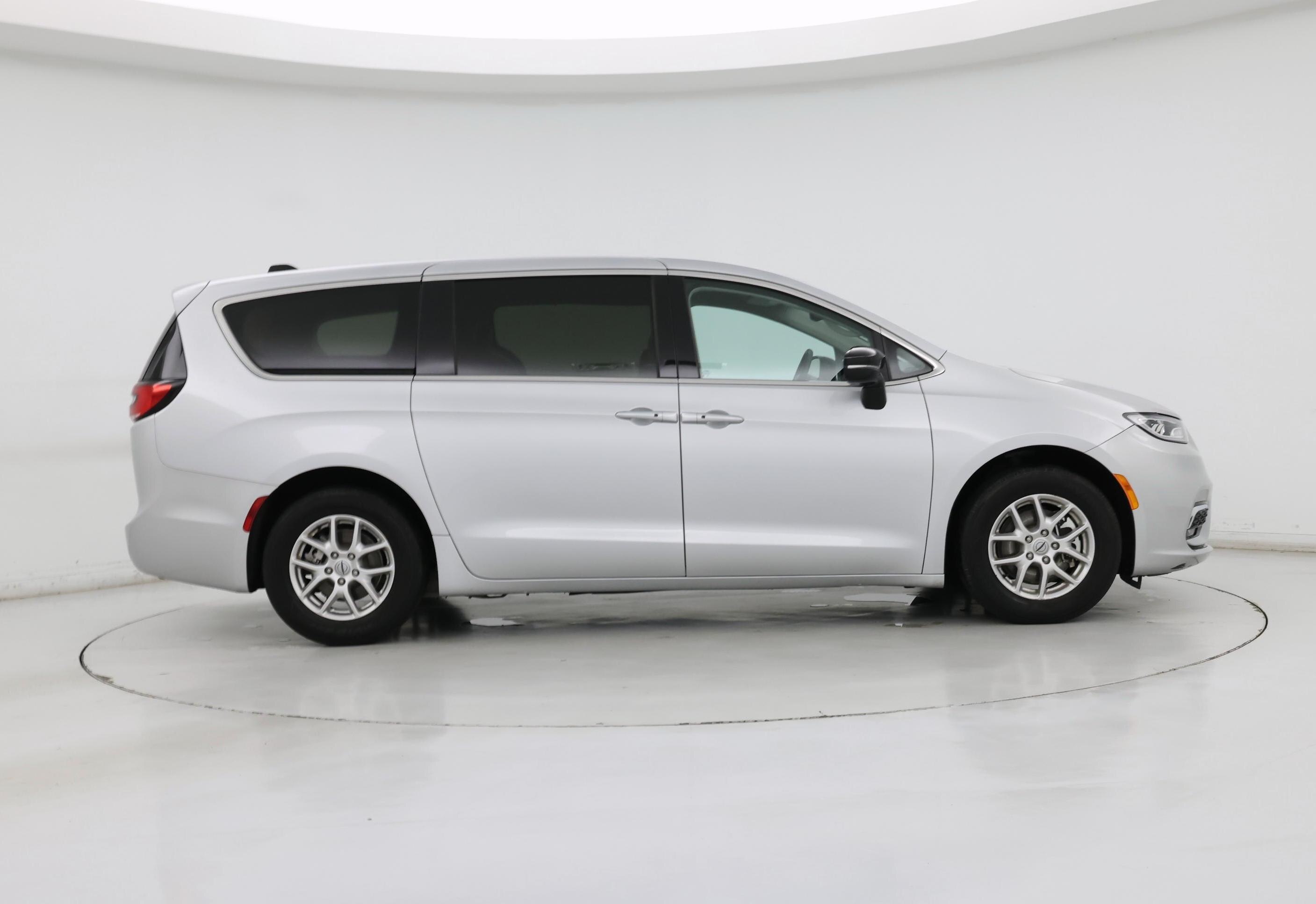 Thumbnail: 2024 Chrysler Pacifica - 7