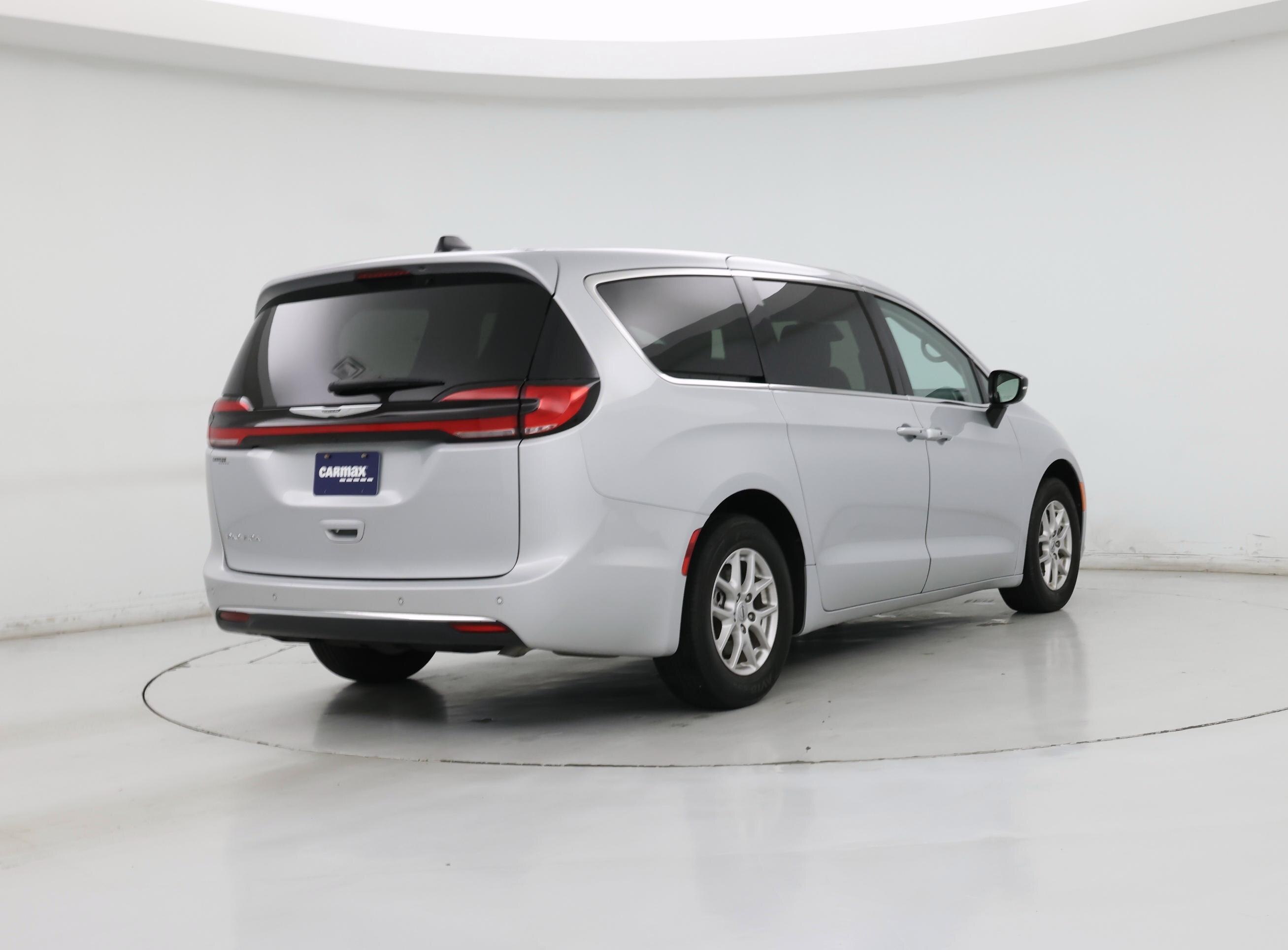 Thumbnail: 2024 Chrysler Pacifica - 8