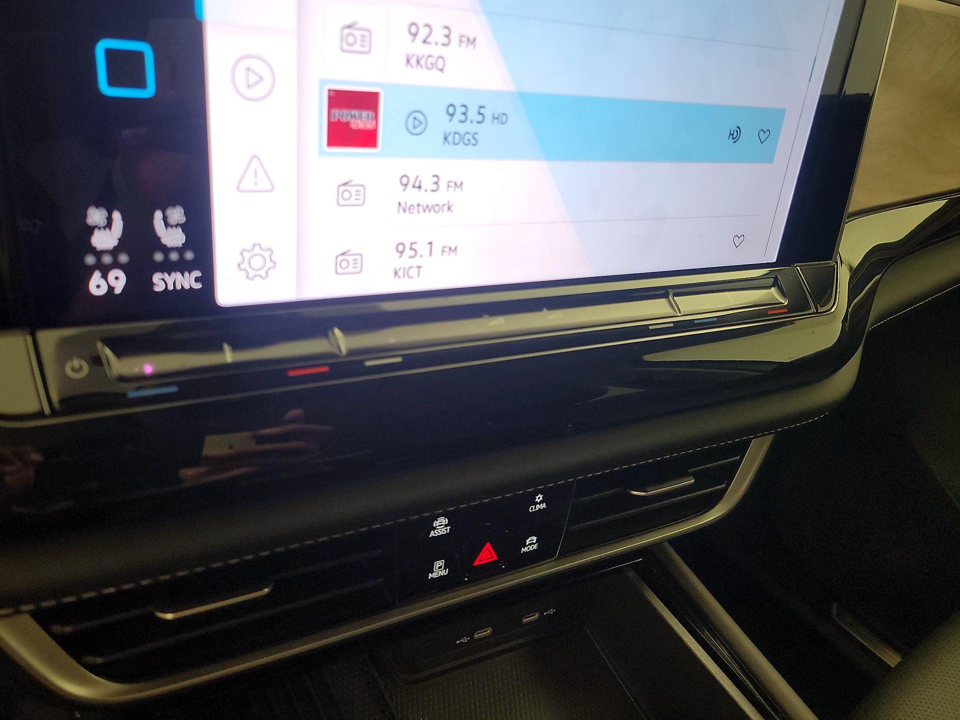 Thumbnail: 2025 Volkswagen Atlas - 16