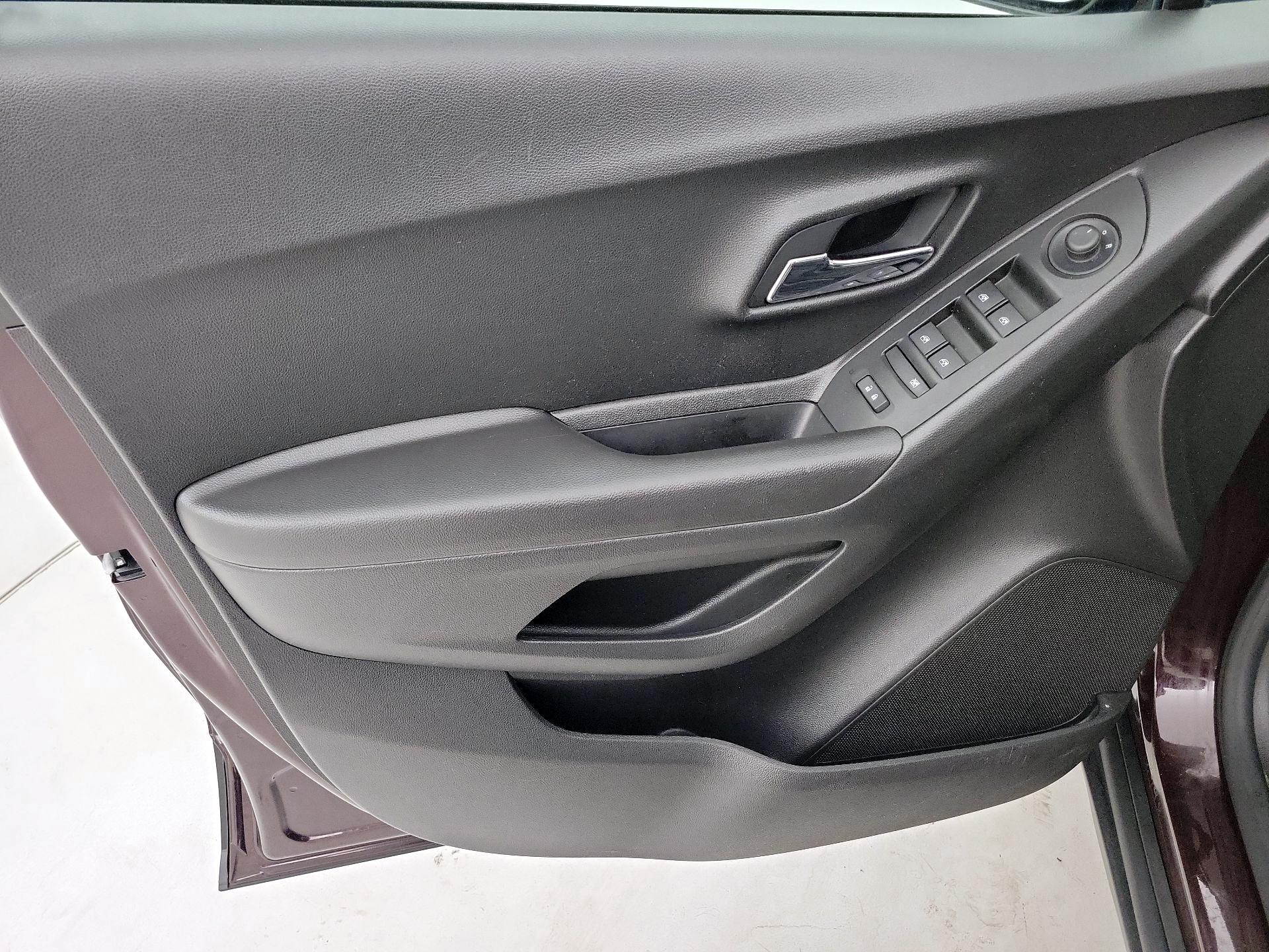 Thumbnail: 2020 Chevrolet Trax - 12