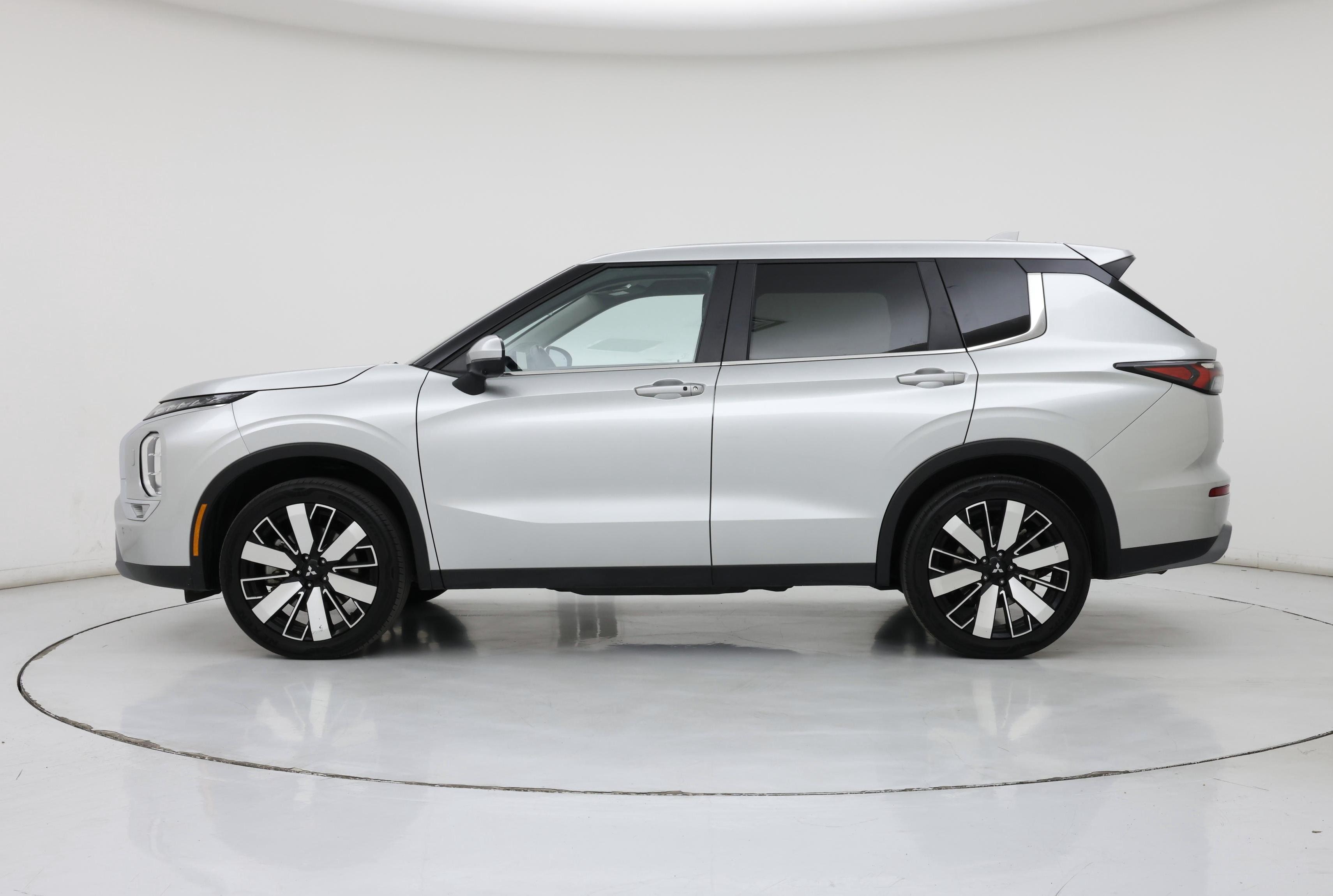 Thumbnail: 2025 Mitsubishi Outlander - 3