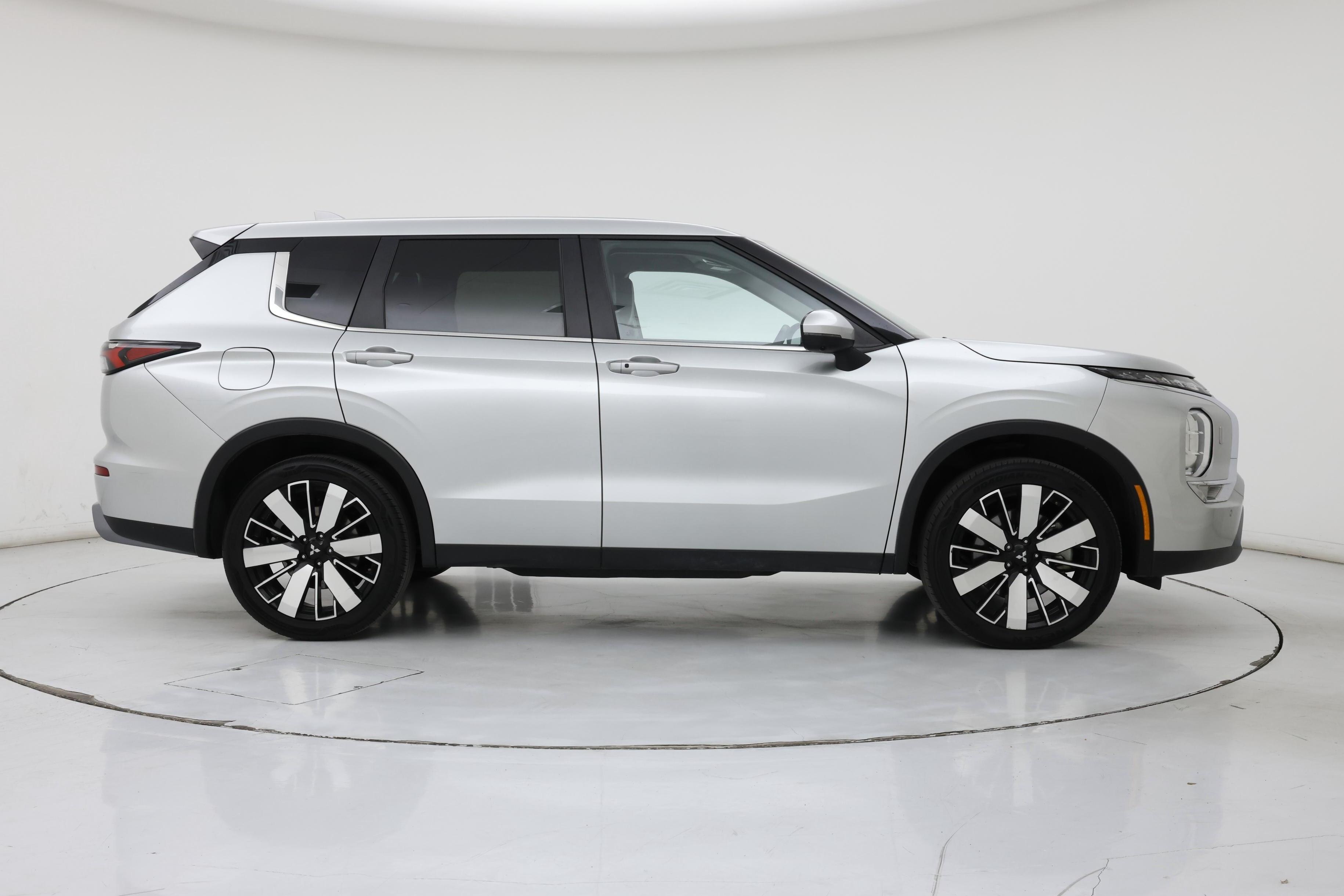 Thumbnail: 2025 Mitsubishi Outlander - 7