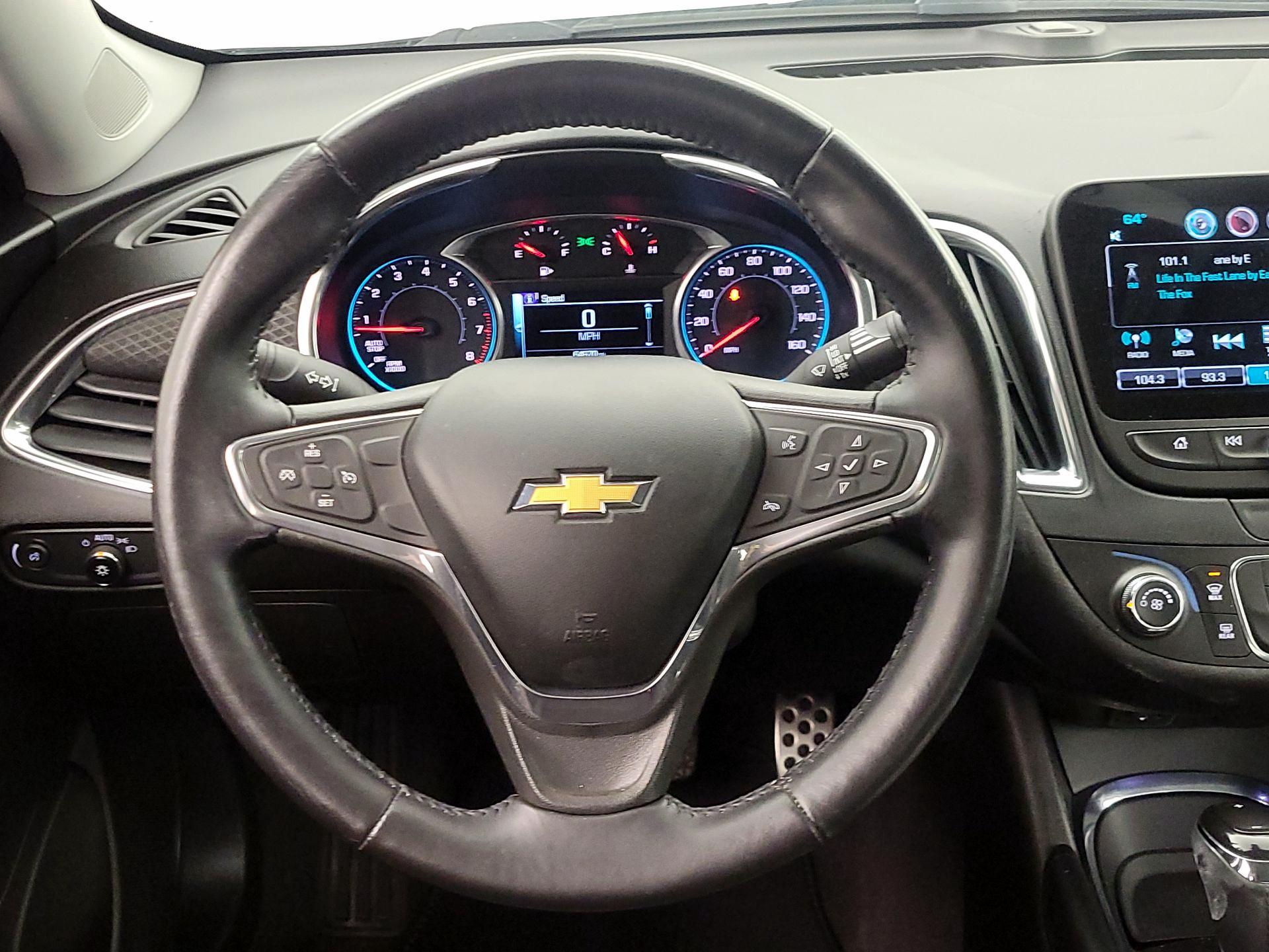 Thumbnail: 2016 Chevrolet Malibu - 10