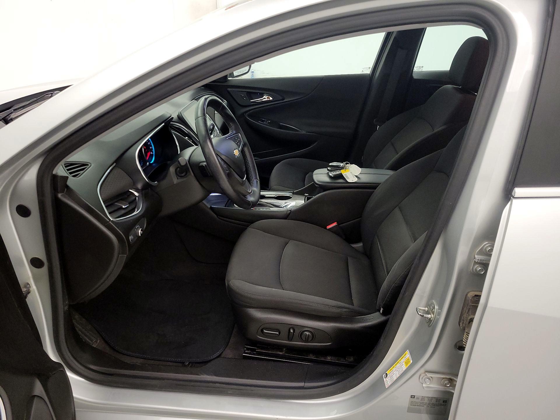 Thumbnail: 2016 Chevrolet Malibu - 11