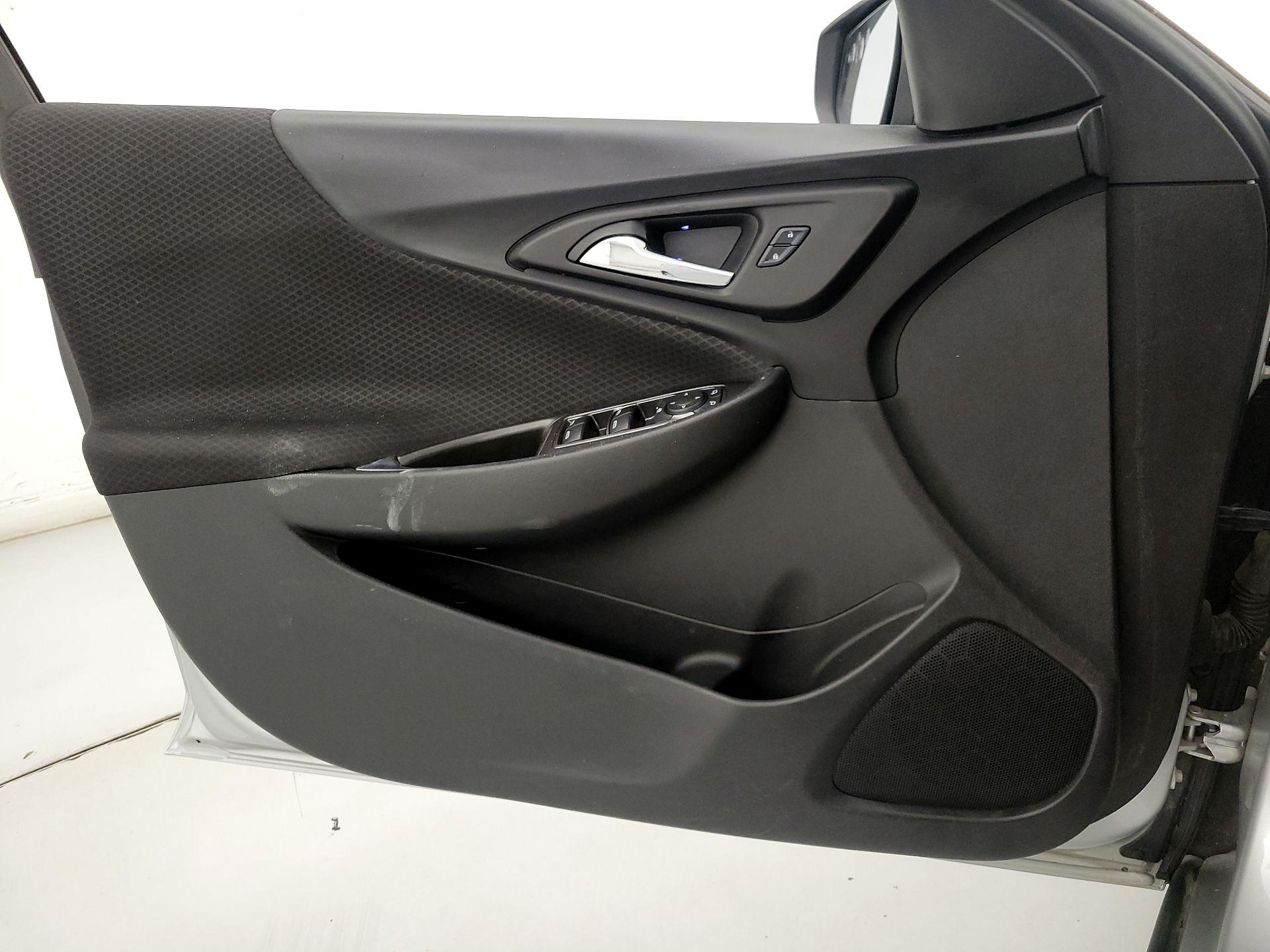 Thumbnail: 2016 Chevrolet Malibu - 12