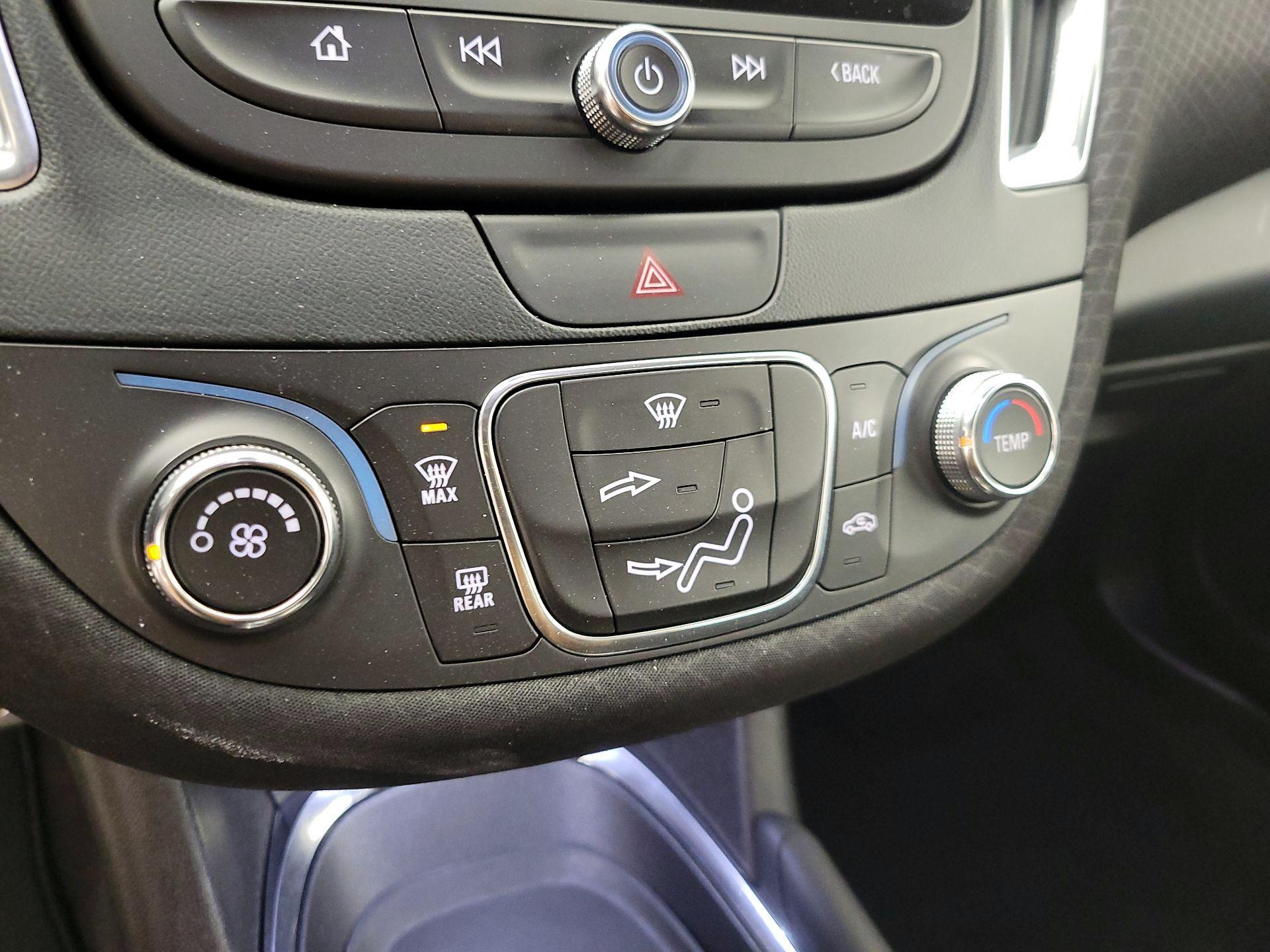 Thumbnail: 2016 Chevrolet Malibu - 16