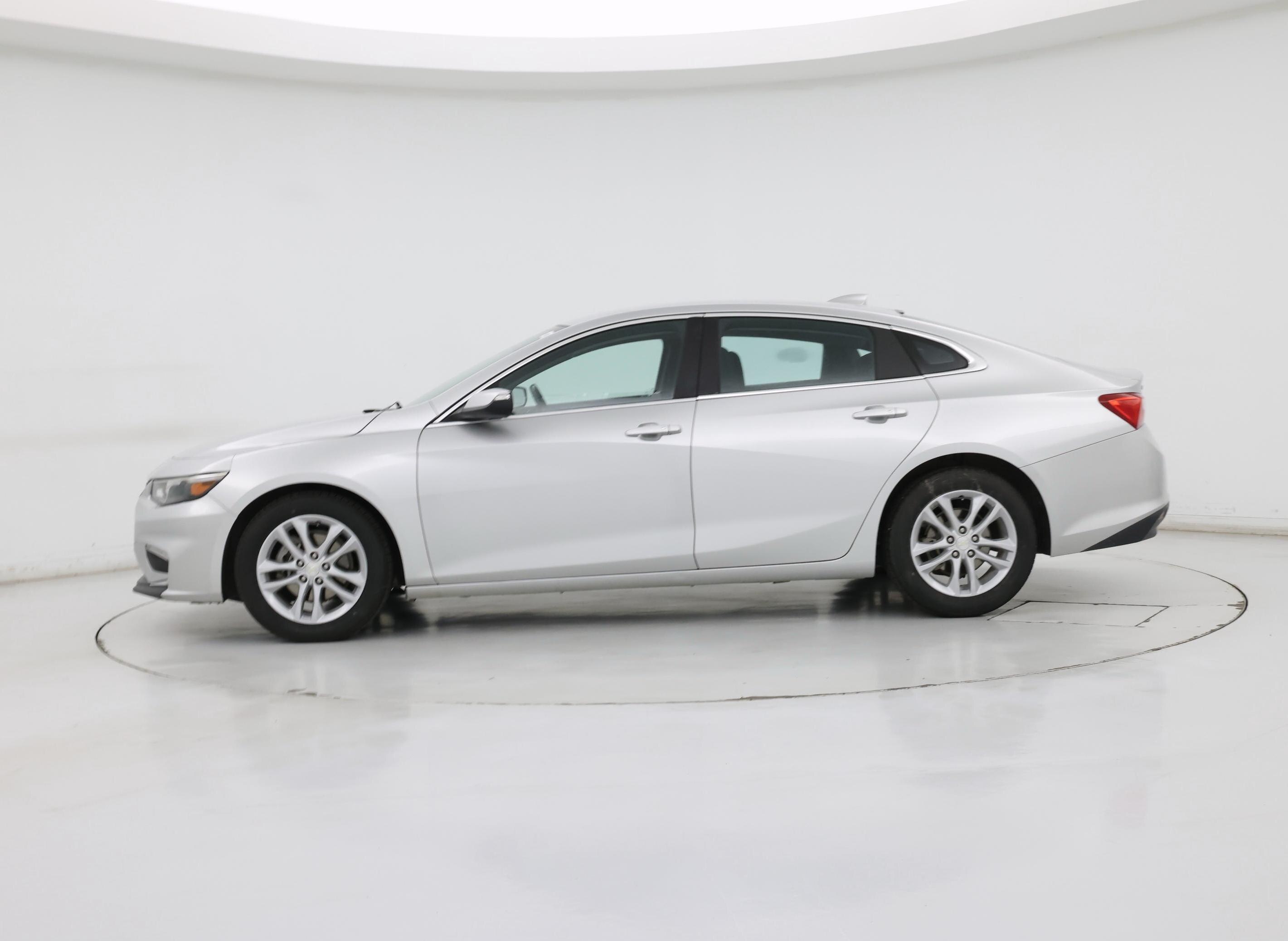 Thumbnail: 2016 Chevrolet Malibu - 3